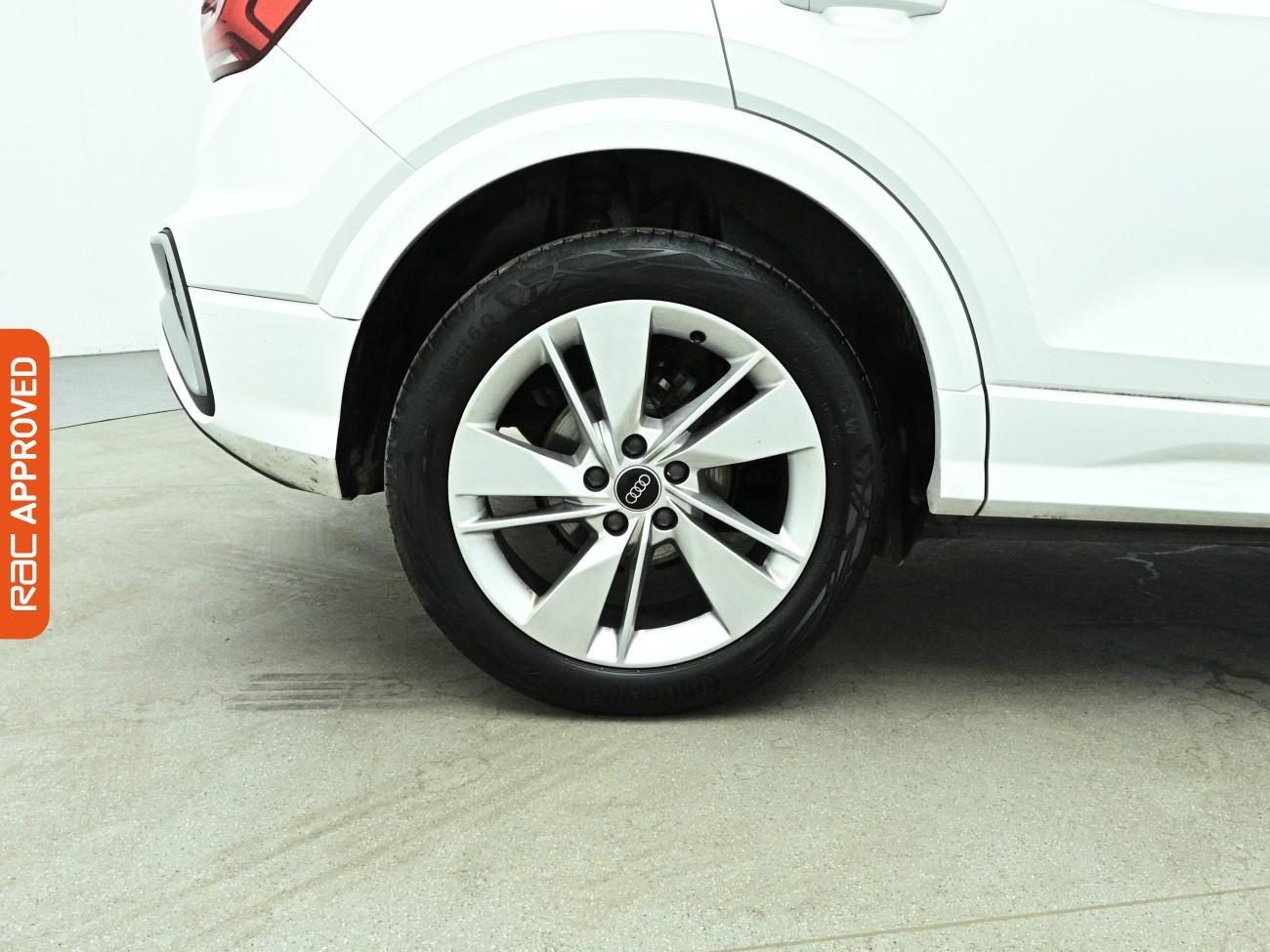 Audi Q2 view 28