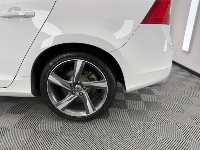 2013 Volvo V60 SOLD 1.6 T4 R-Design Lux Nav Estate 5dr Petrol Powershift Euro 5 (180 ps) • 63,000 miles image 8