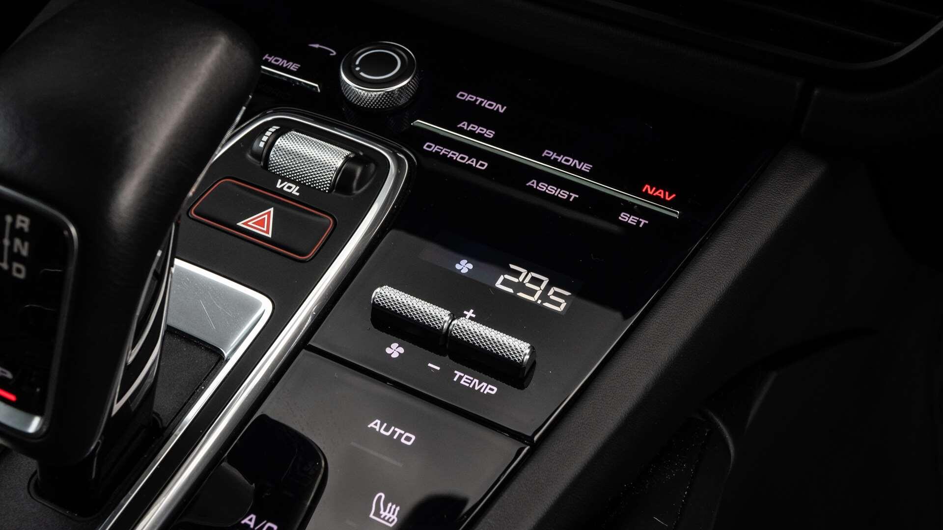 Porsche Cayenne view 24