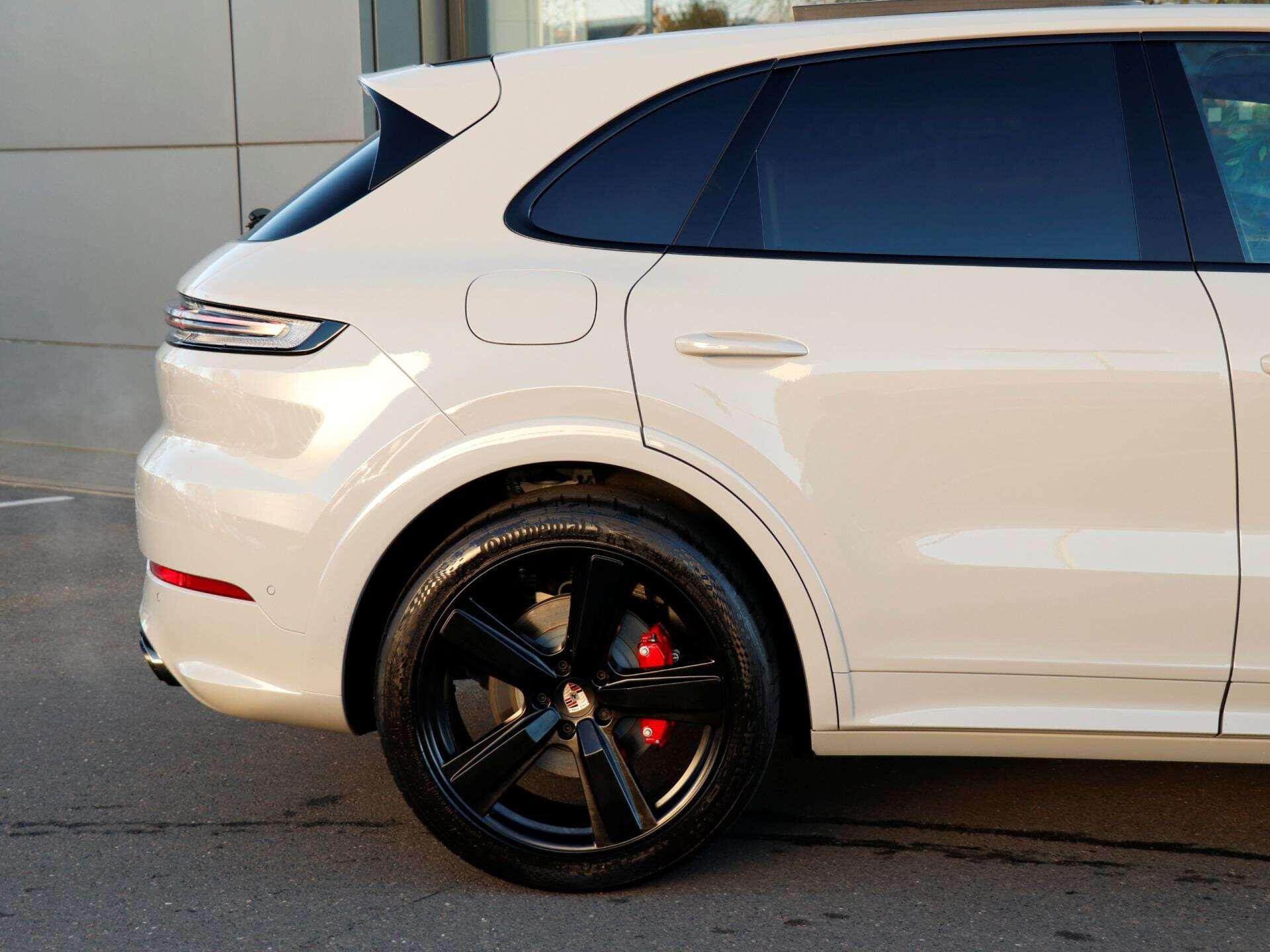 Porsche Cayenne view 33