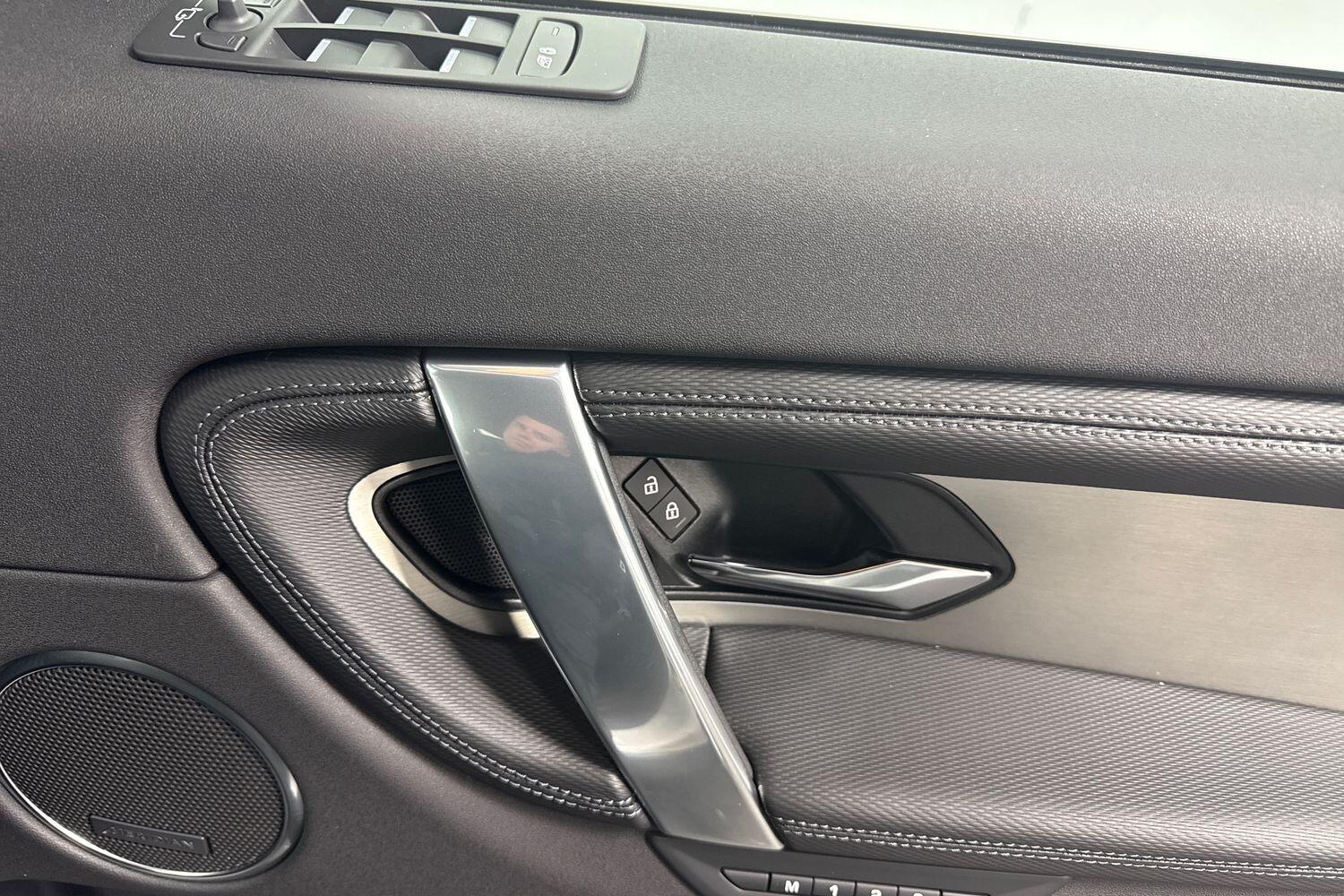 Land Rover Discovery Sport view 21