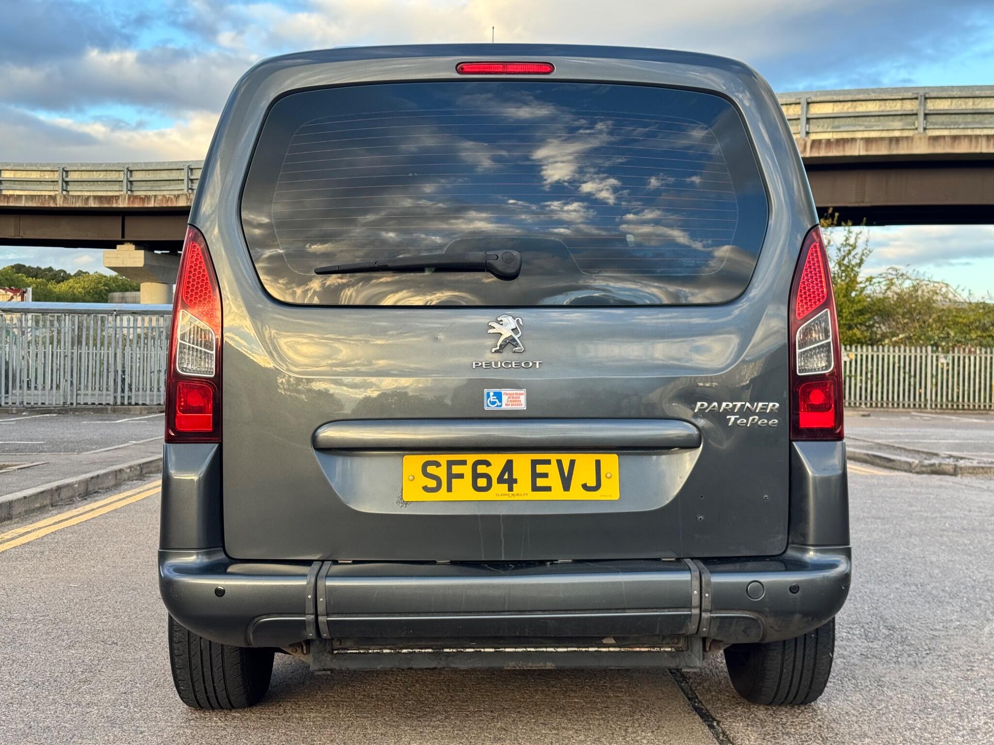 Peugeot Partner Tepee view 15