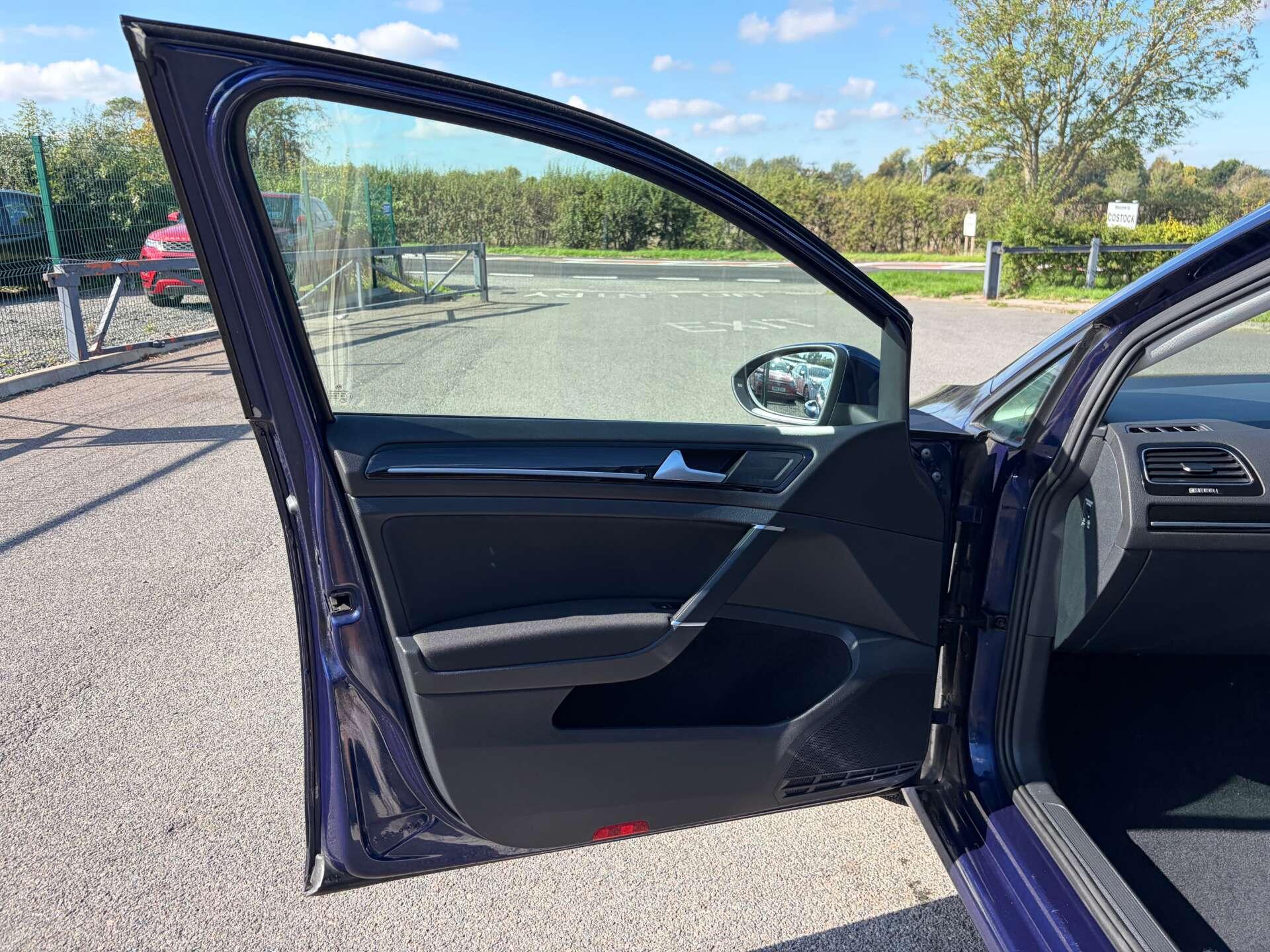 Volkswagen Golf view 13