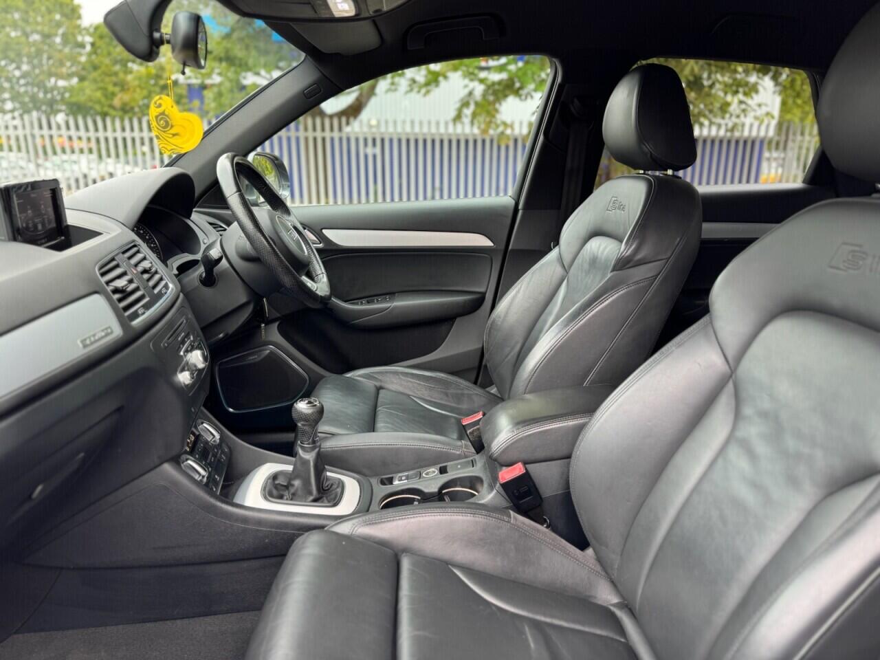 Audi Q3 view 28