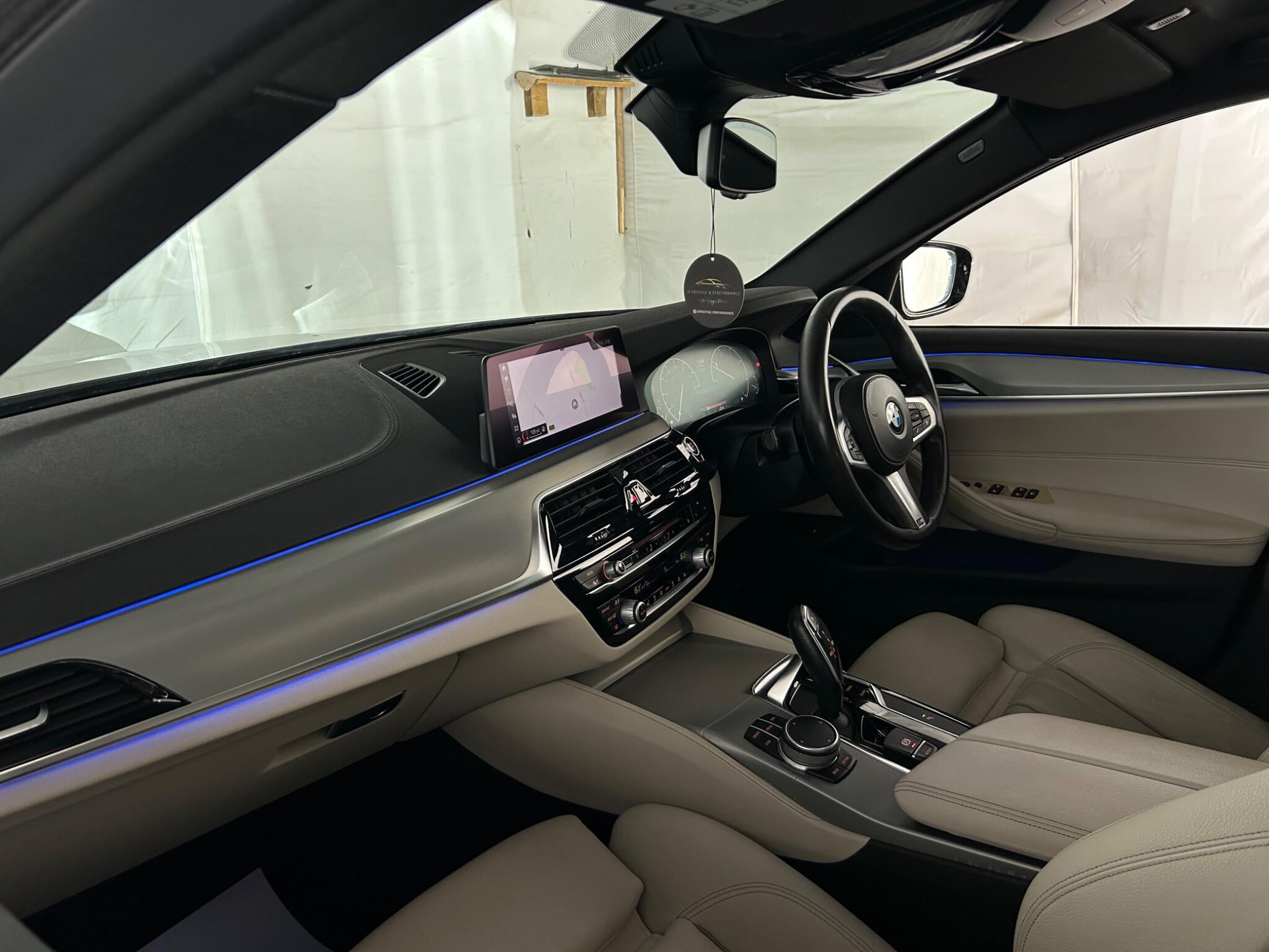 BMW 5 Series view 18