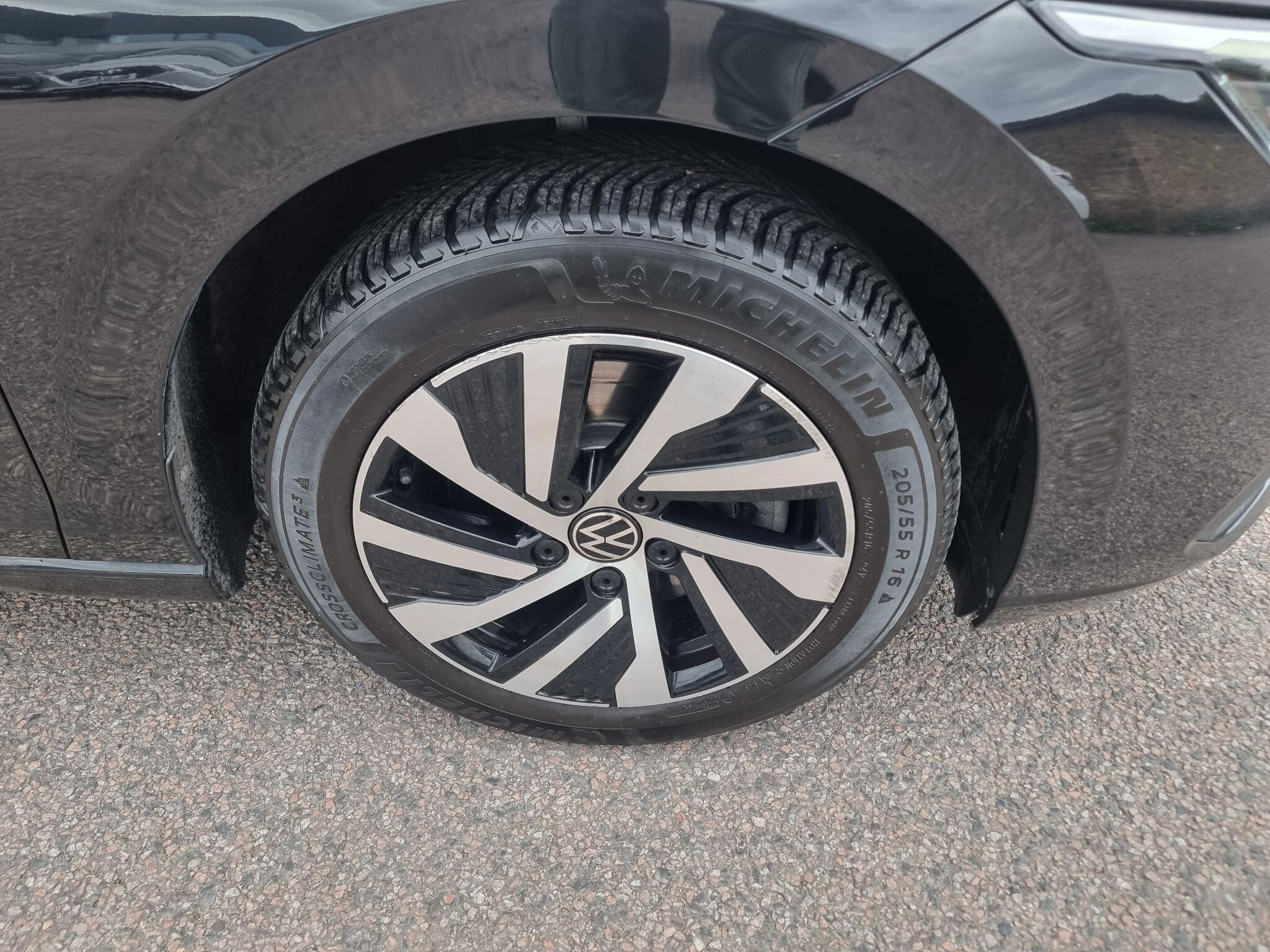 Volkswagen Golf view 9