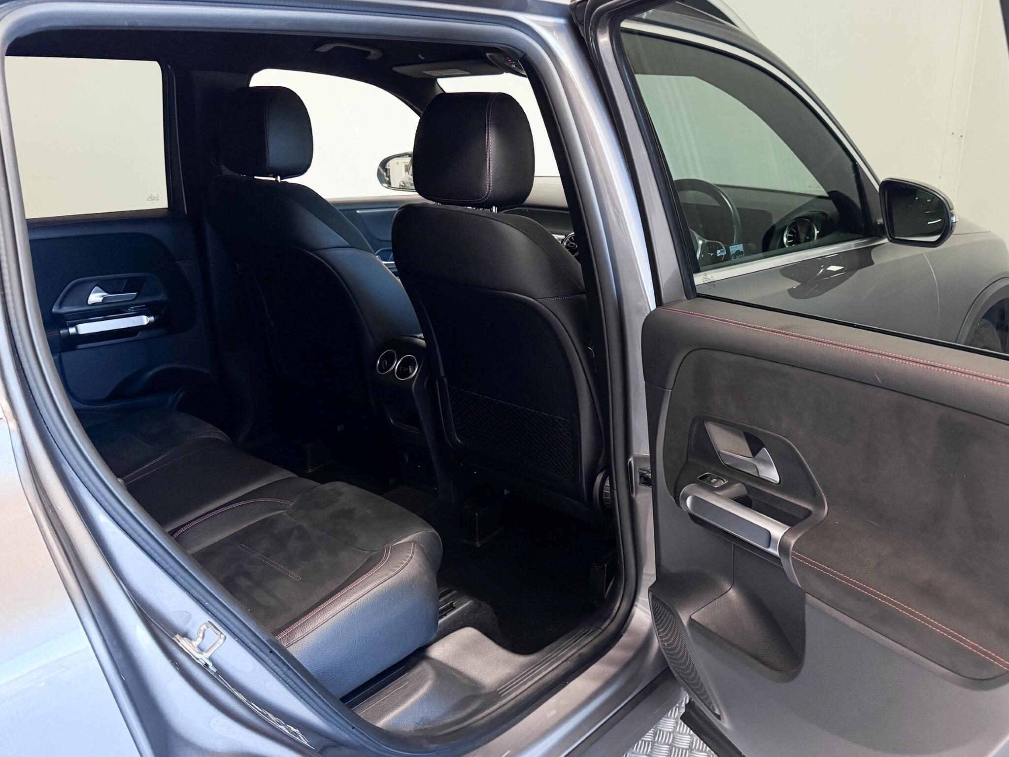 Mercedes-Benz GLB view 24