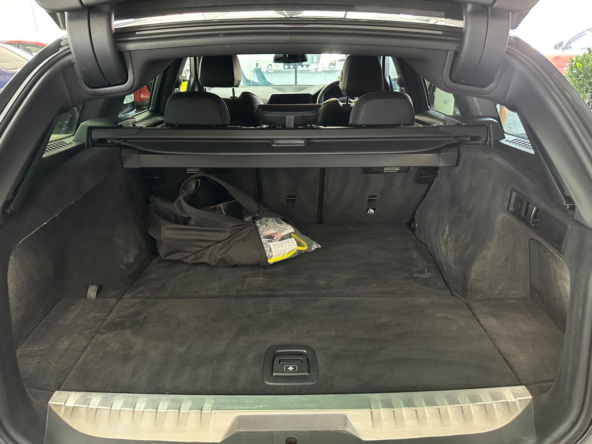 BMW 3 Series view 22