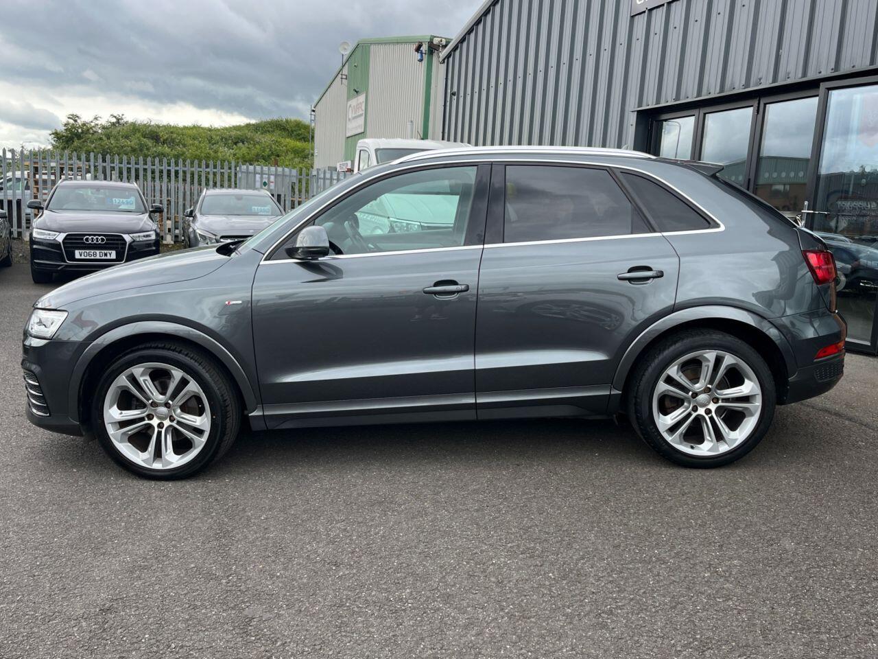Audi Q3 view 3