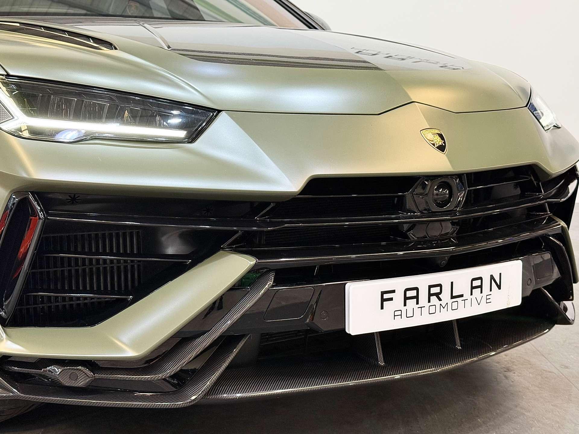 Lamborghini Urus view 93