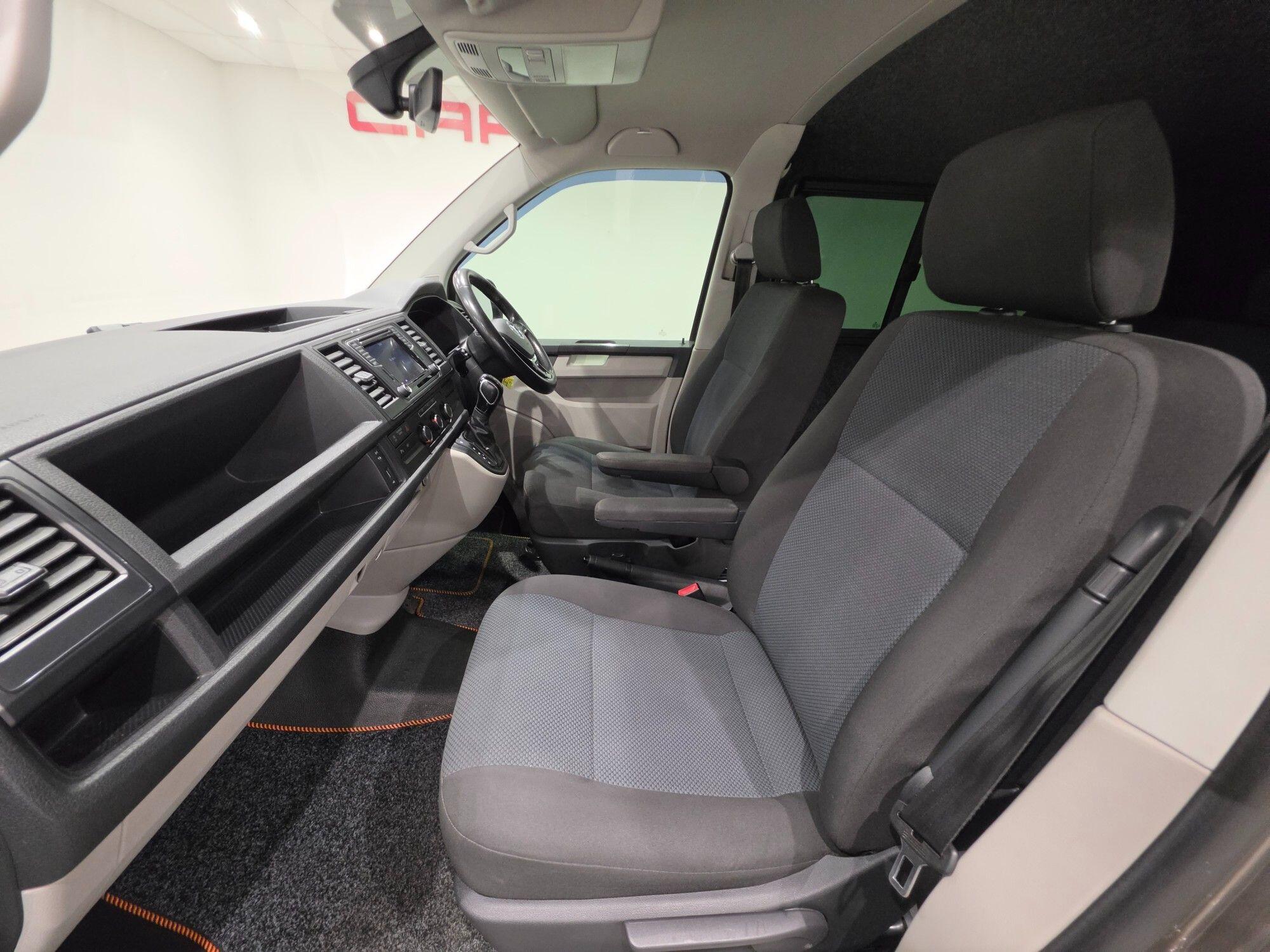 Volkswagen Transporter view 9