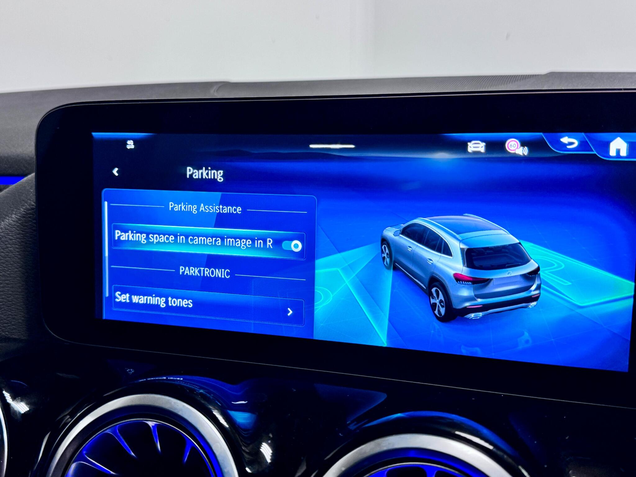 Mercedes-Benz Gla view 51