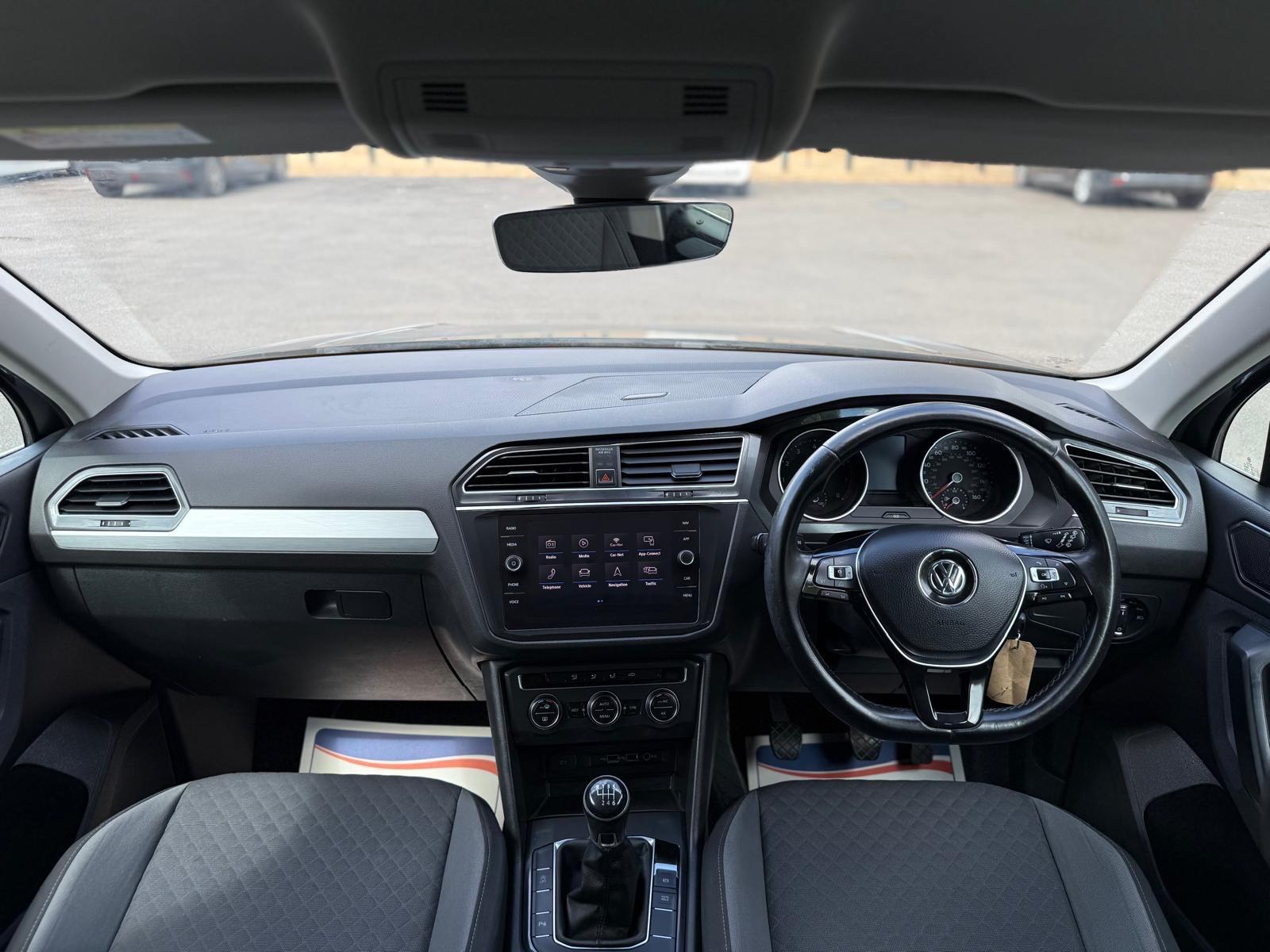 Volkswagen Tiguan view 3