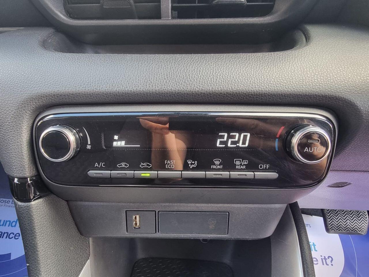 Toyota Yaris view 34