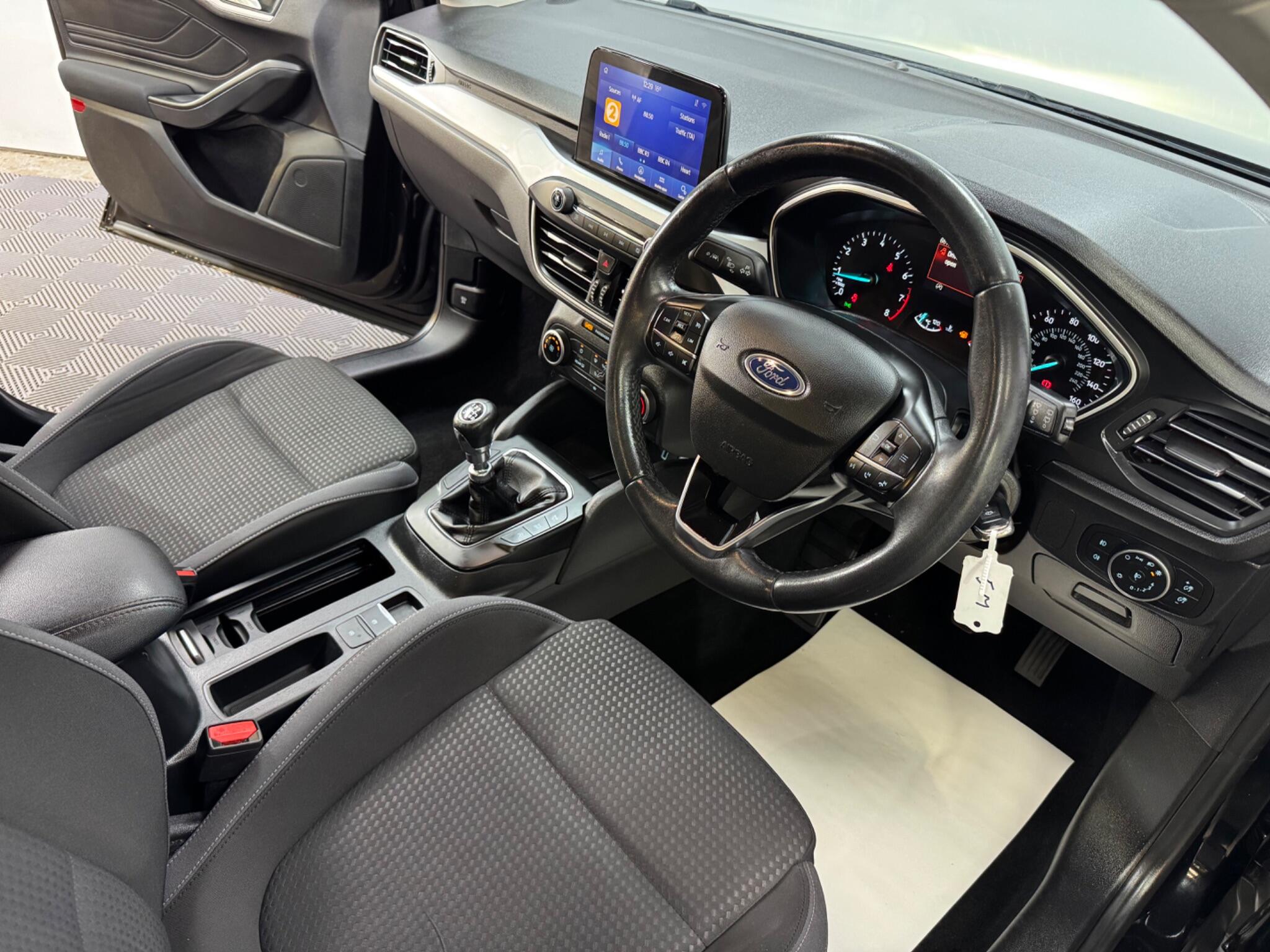 Ford Focus view 17