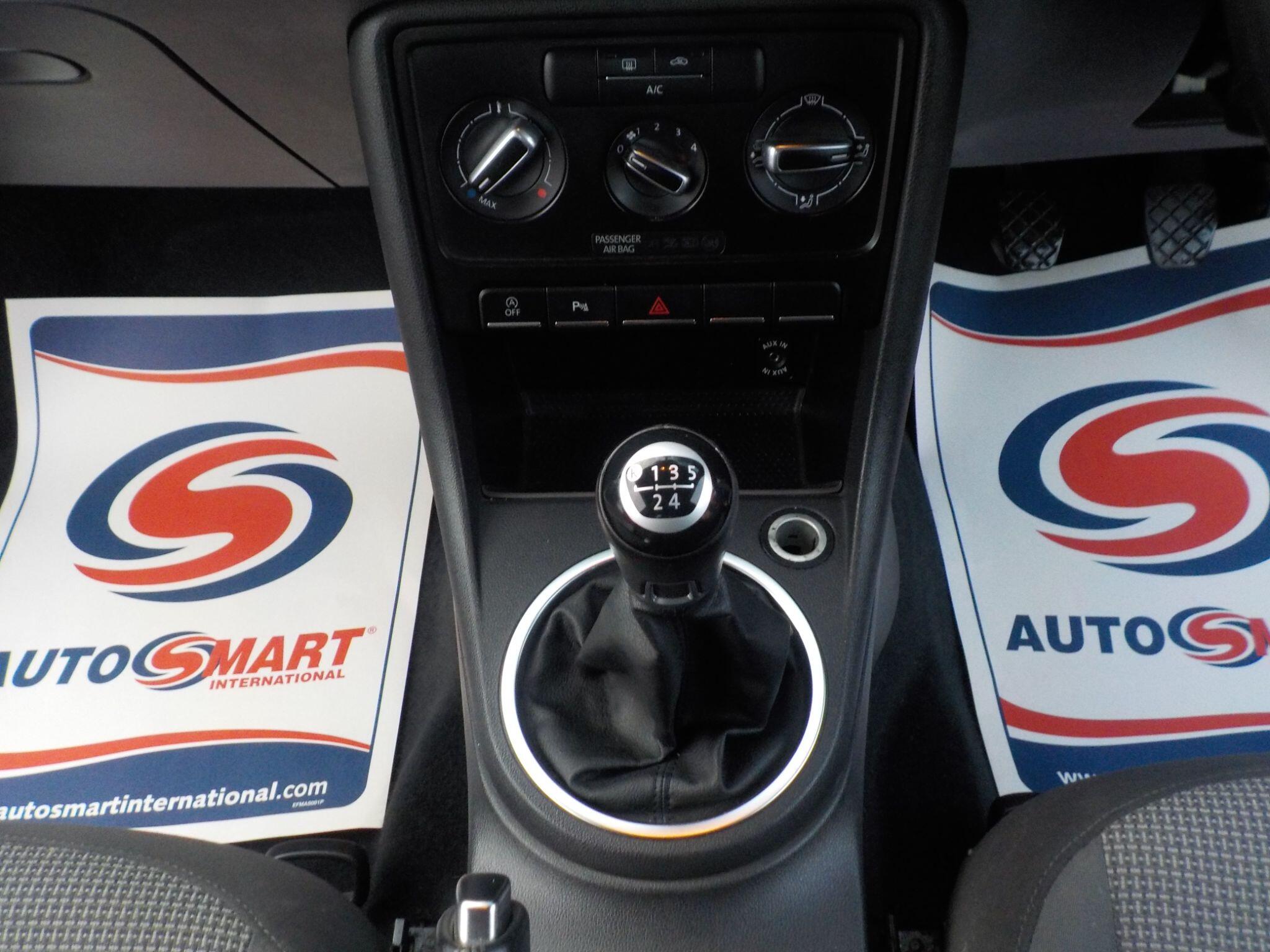 Volkswagen Beetle 1.6 TDI BlueMotion Tech Design Euro 5 (s/s) 3dr