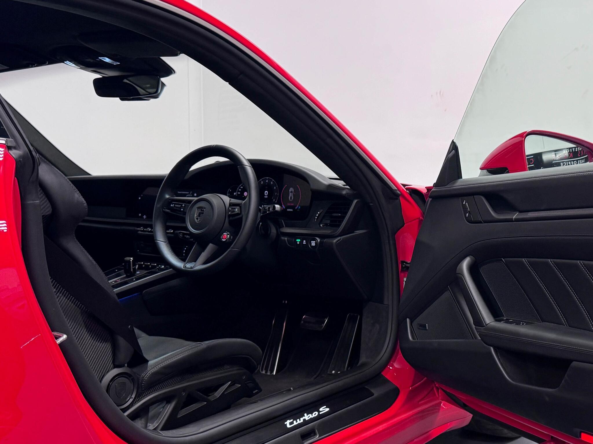 Porsche 911 view 33
