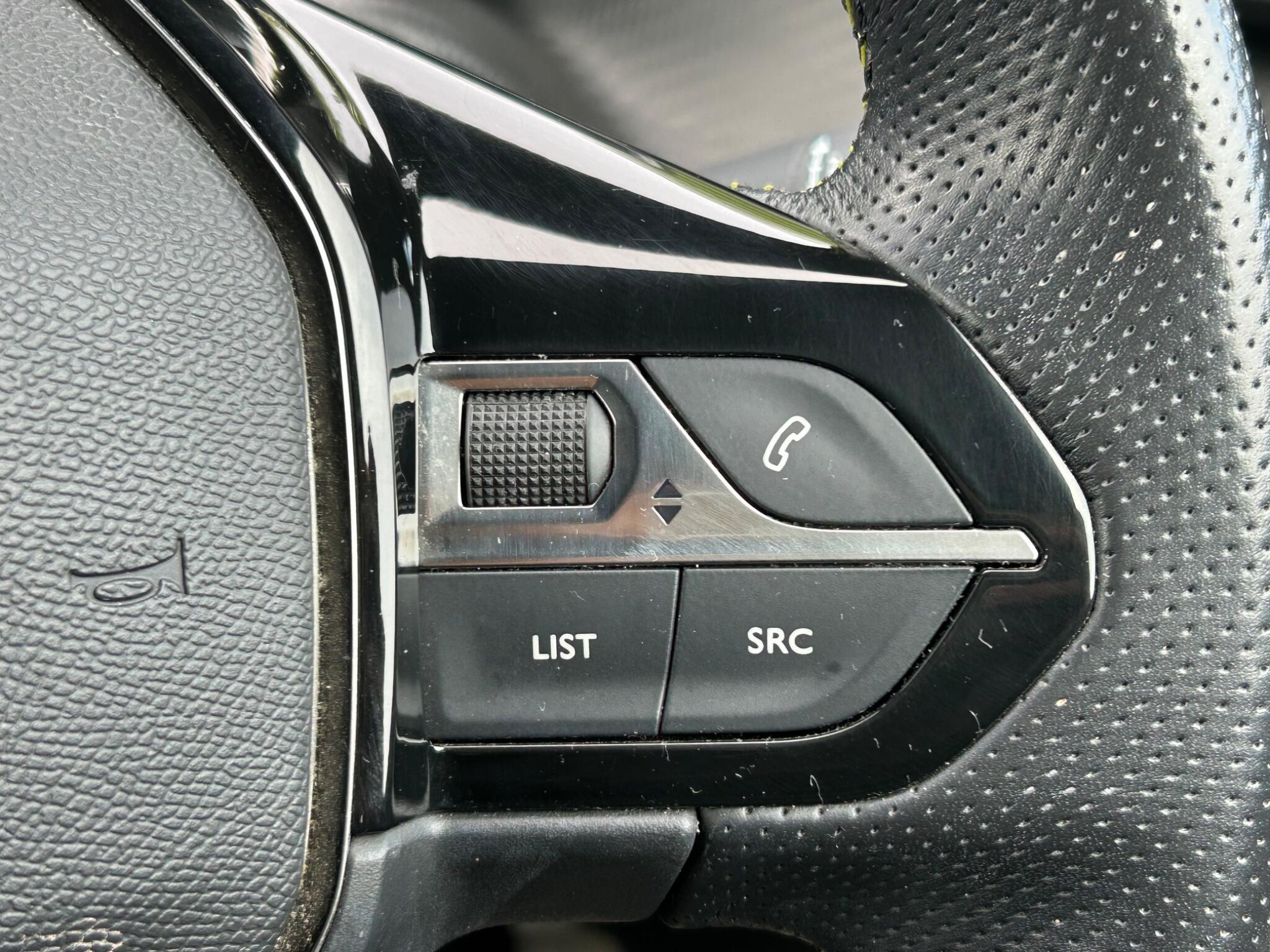 Peugeot E-2008 view 29