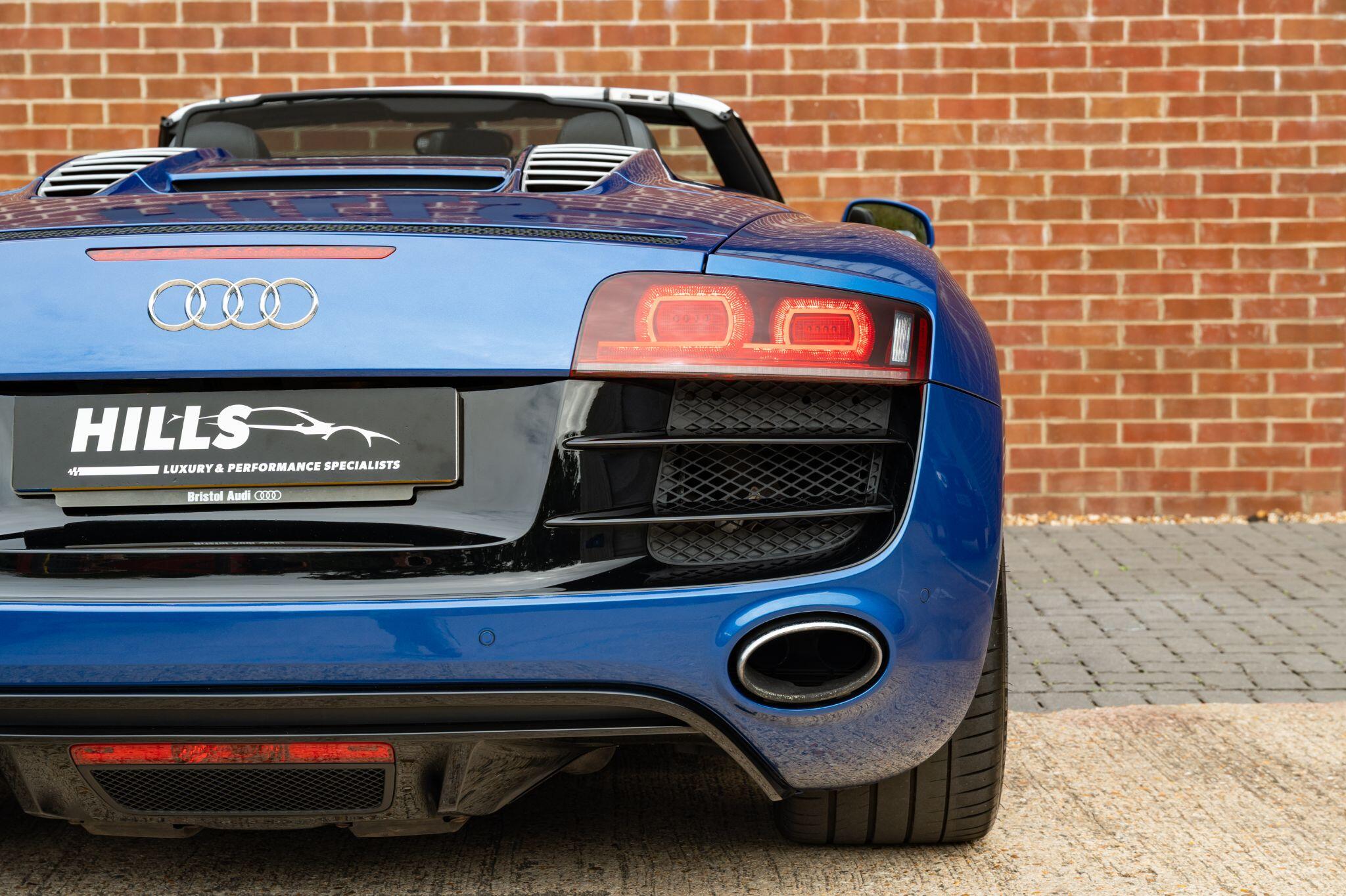 Audi R8 view 30