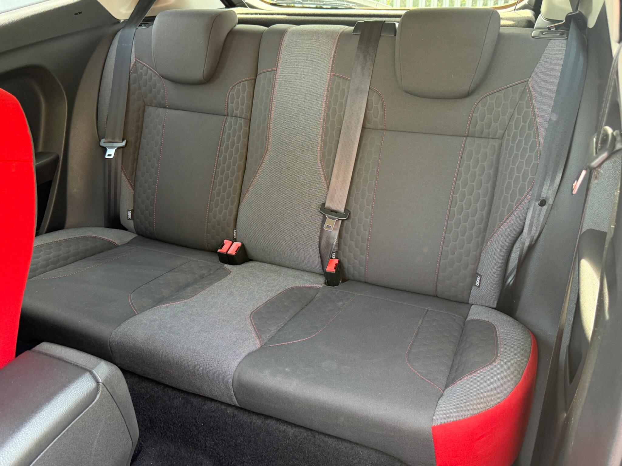 2016 Ford Fiesta image 23