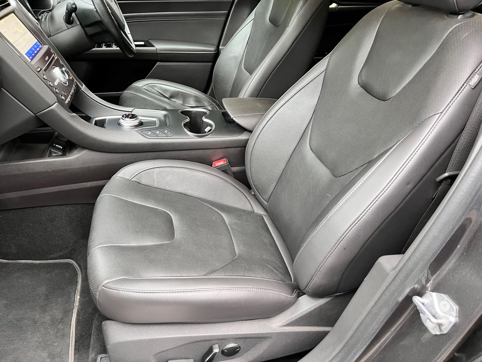 Ford Mondeo view 29