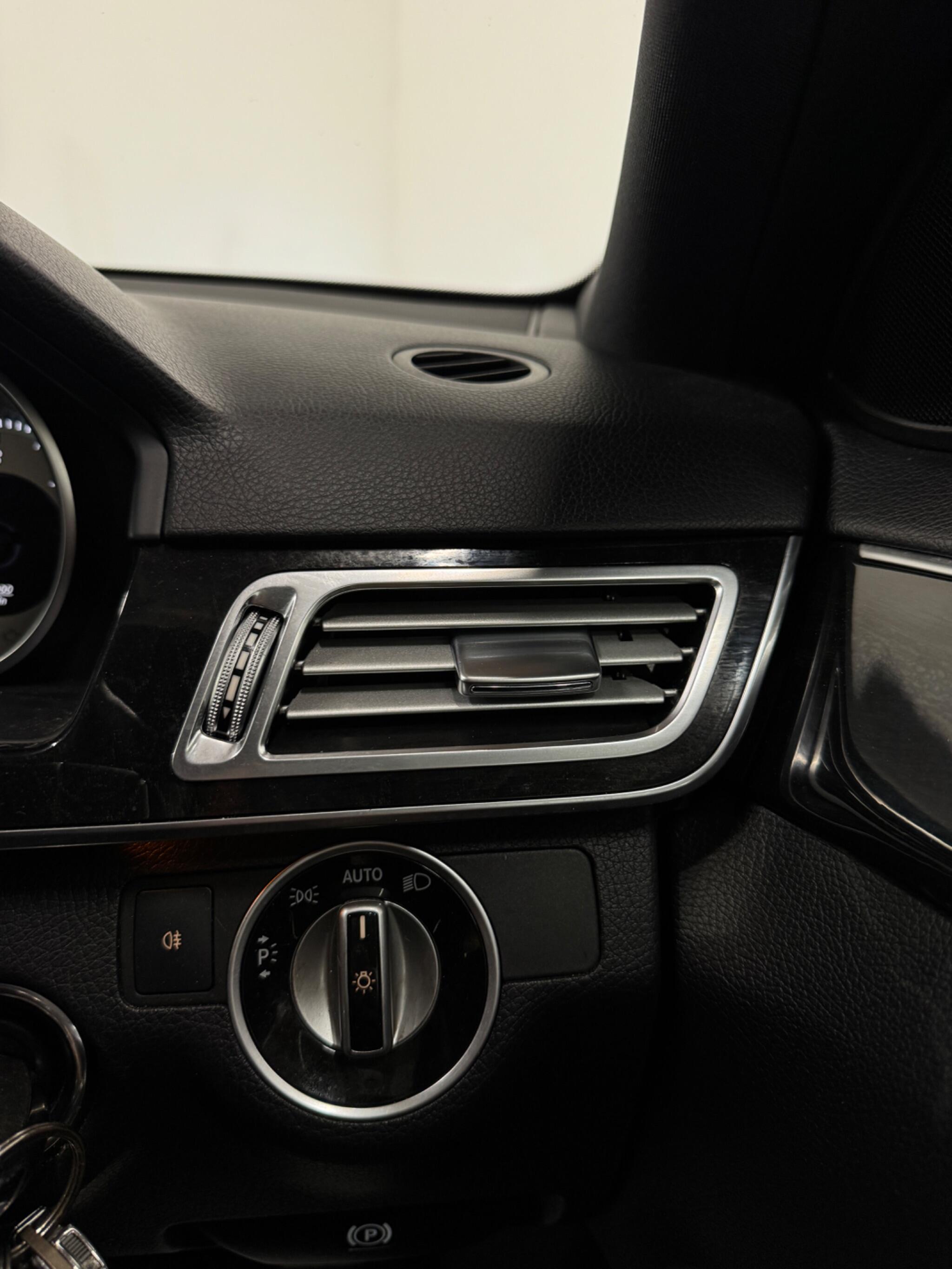 Mercedes-Benz E-Class view 24