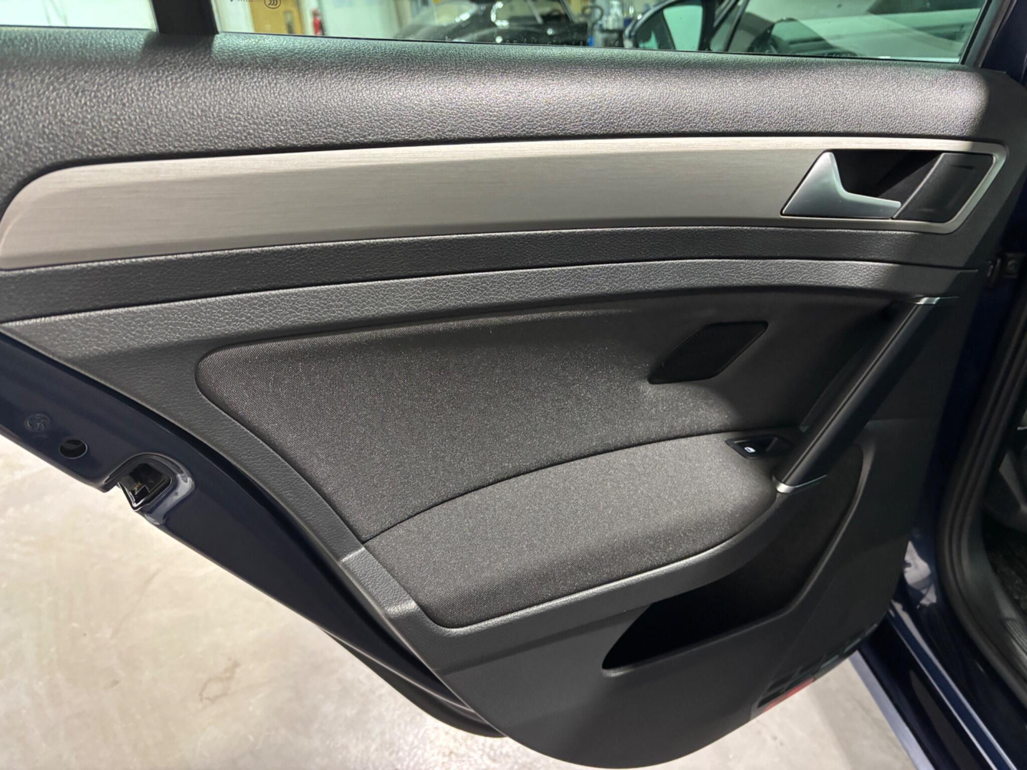 Volkswagen Golf view 8