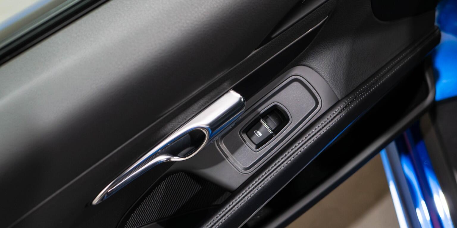 Porsche Cayman view 23
