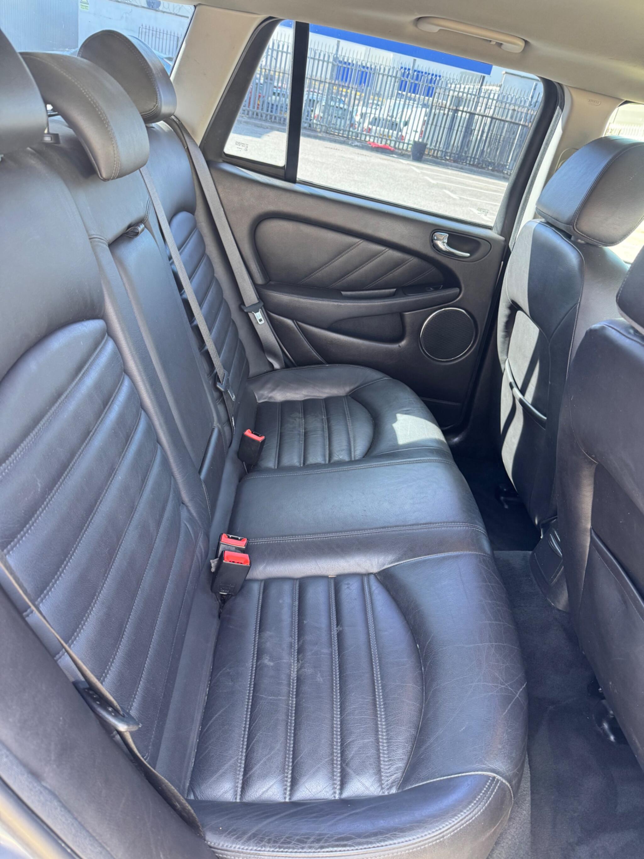 Jaguar X-Type view 26