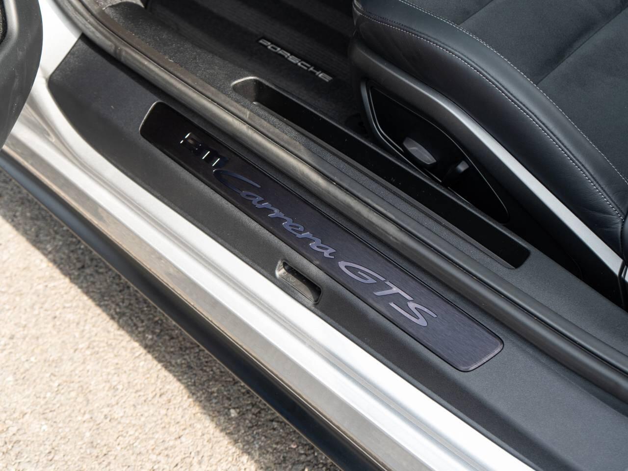 Porsche 911 view 41