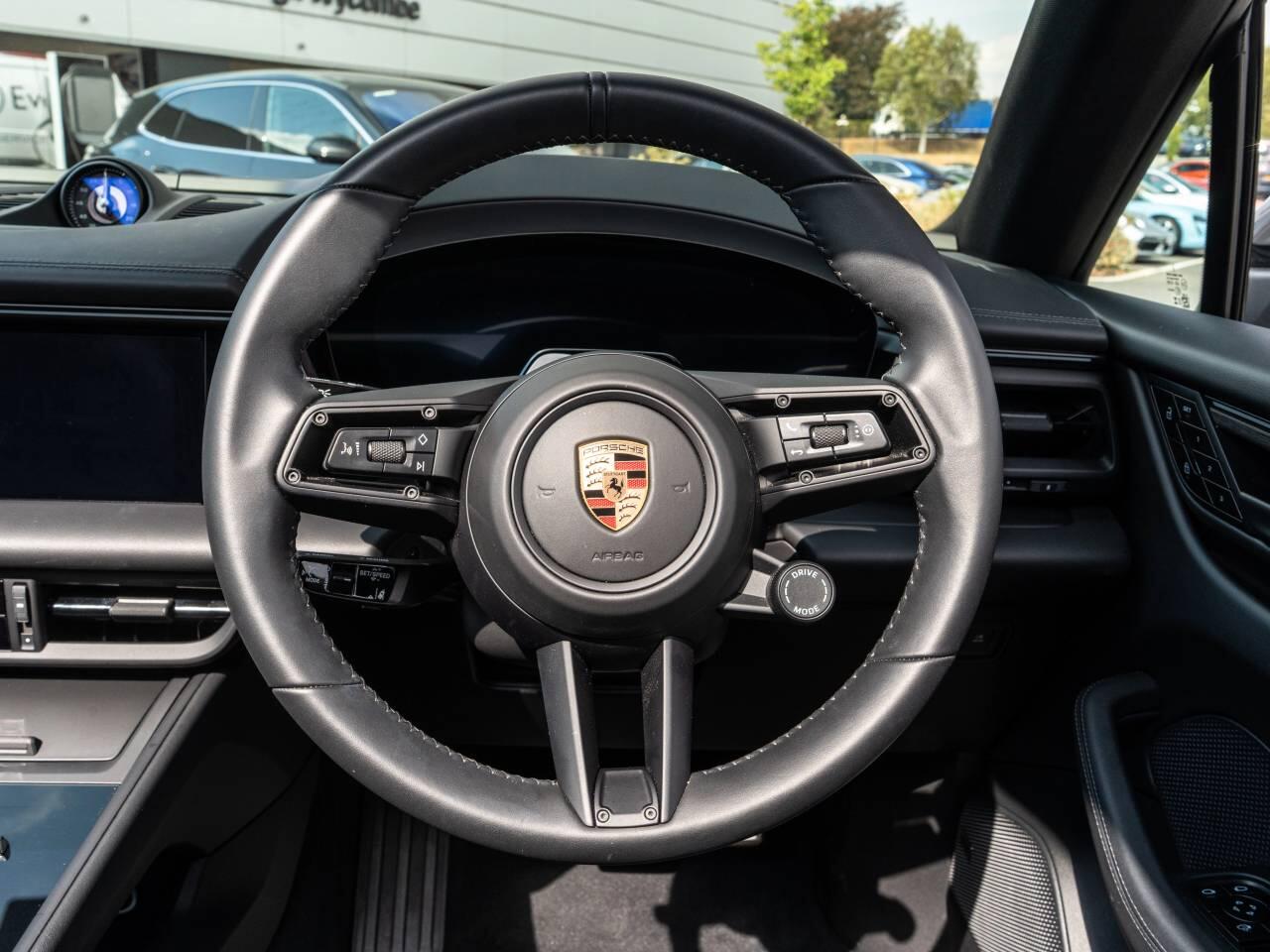Porsche Macan view 15