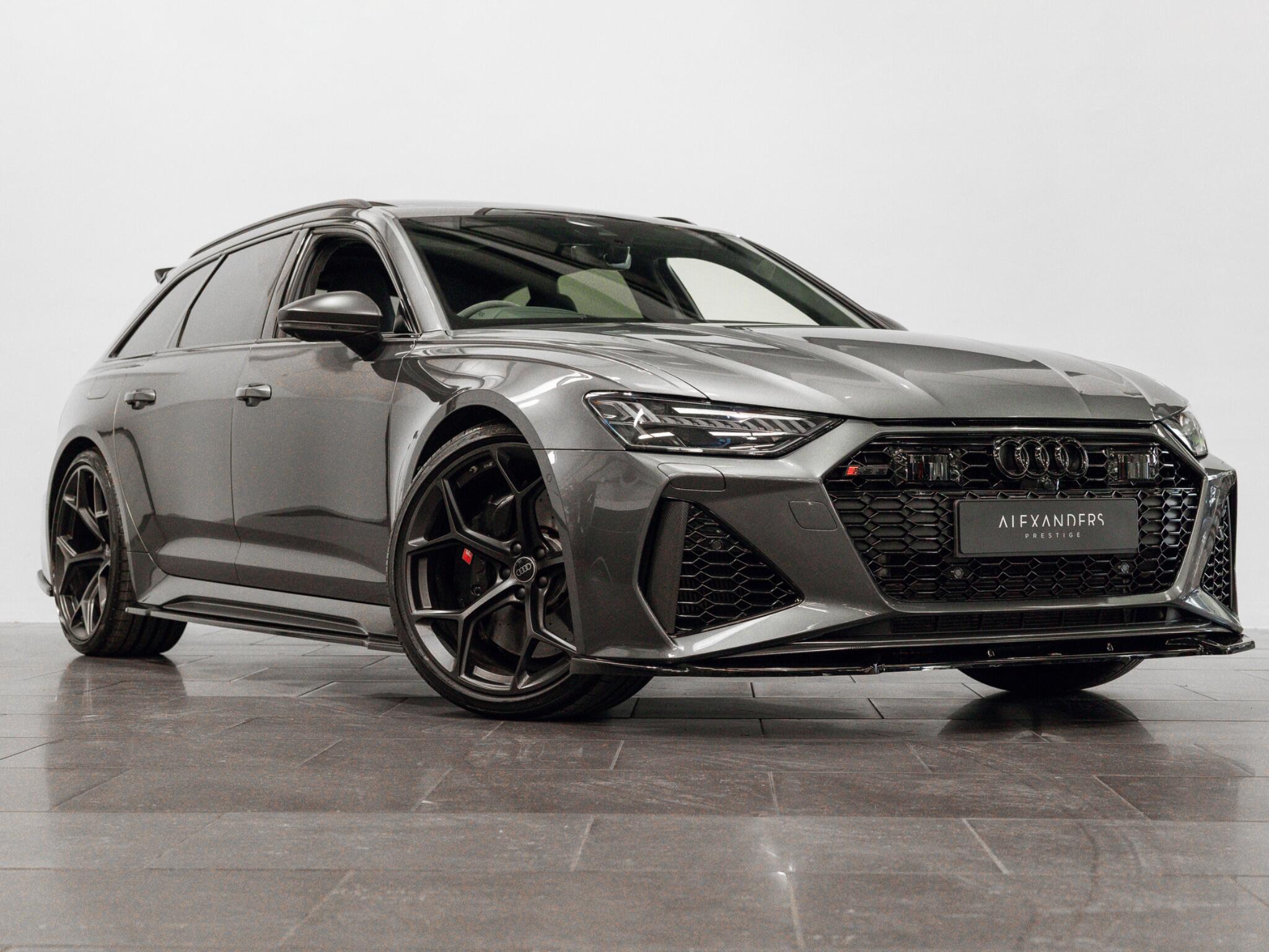 Audi RS6 Avant view 8