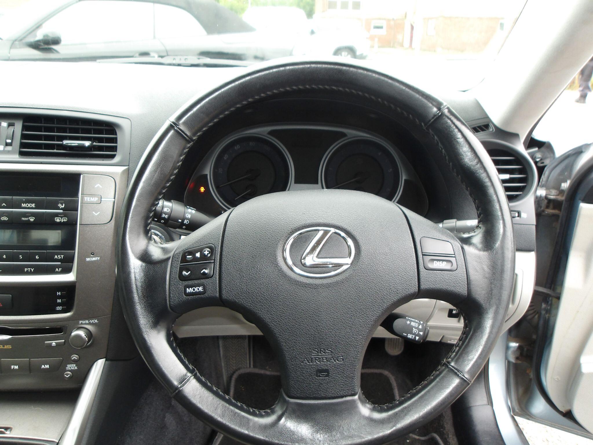 Lexus IS view 9