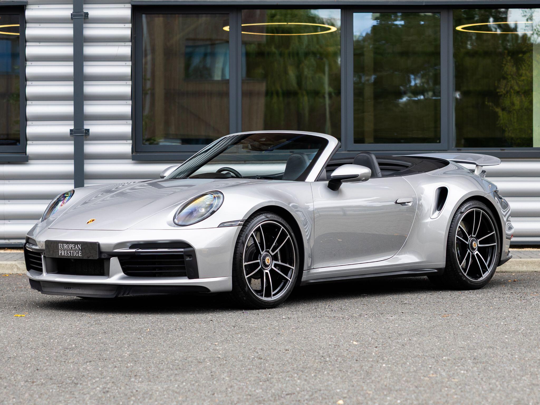 Porsche 911 view 7