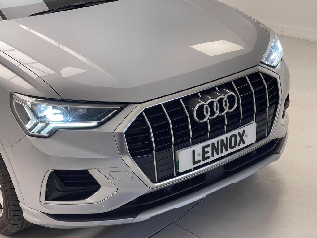 Audi Q3 view 21