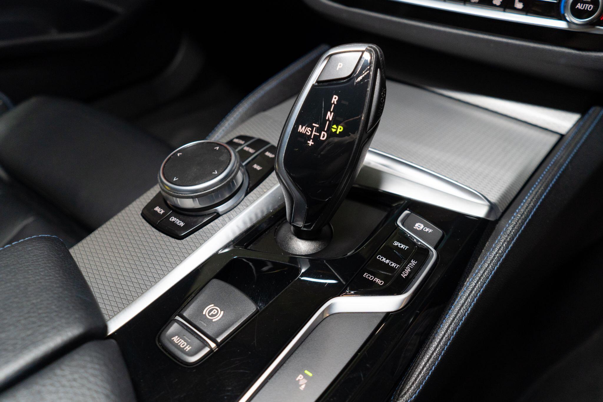 BMW 5 Series view 9
