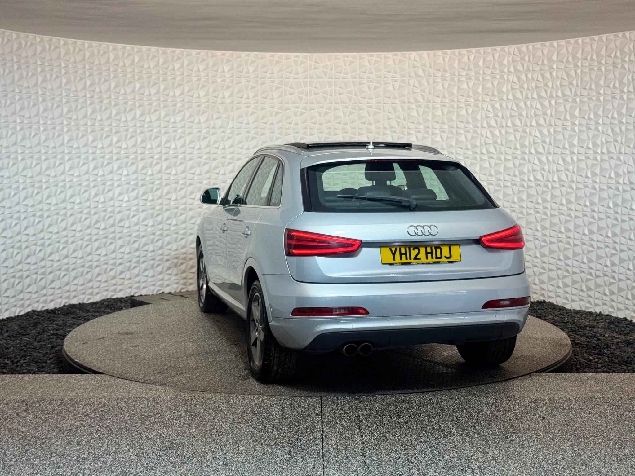 Audi Q3 view 15