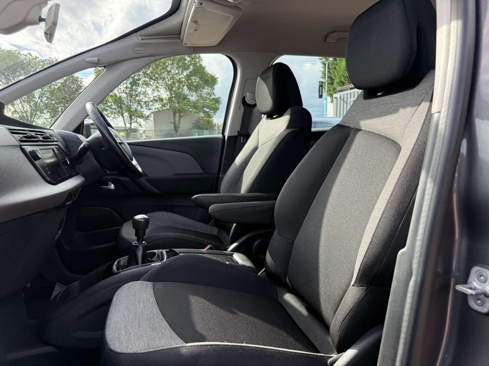 Citroen Grand C4 Picasso view 74