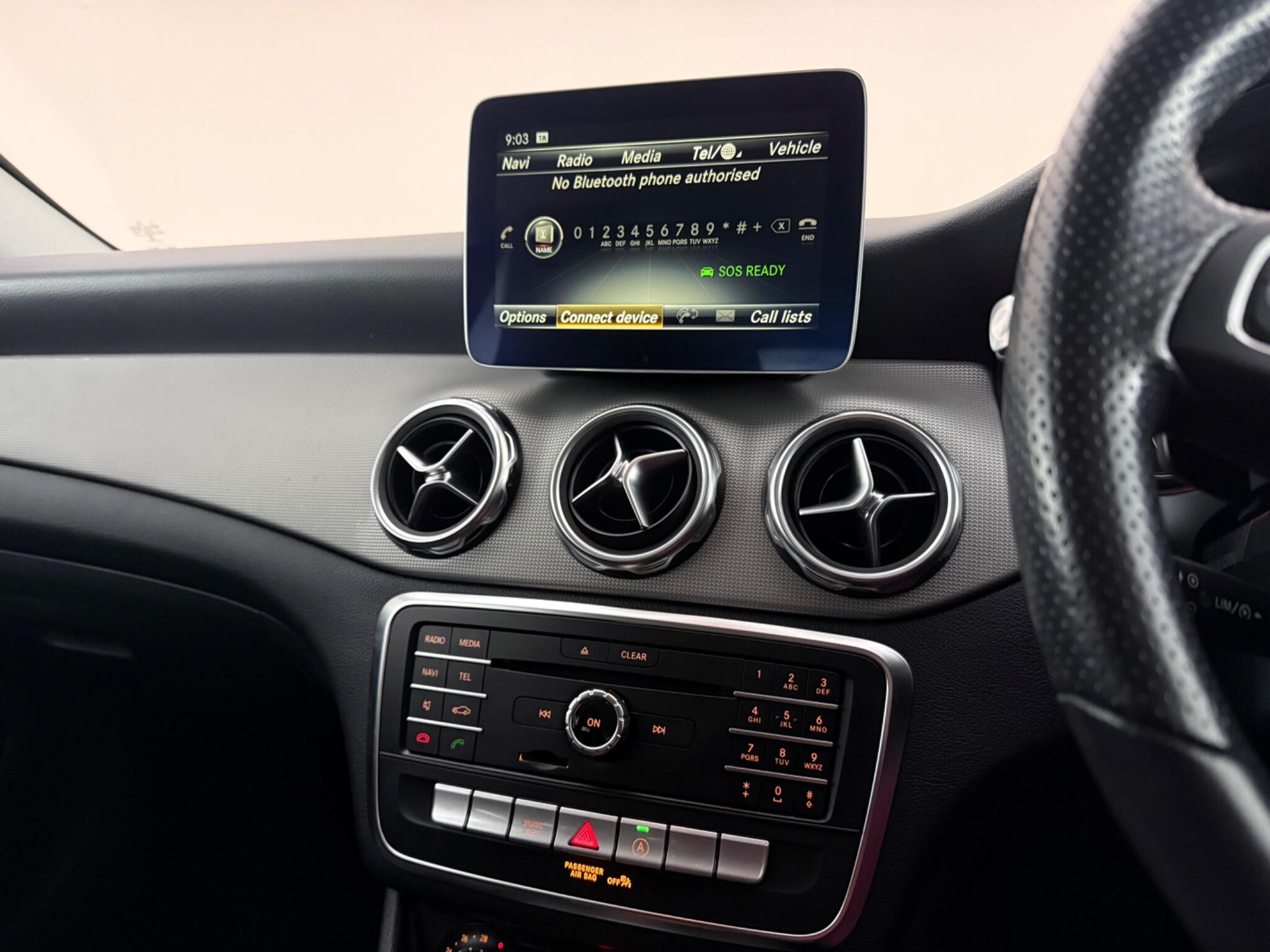 Mercedes-Benz GLA view 28