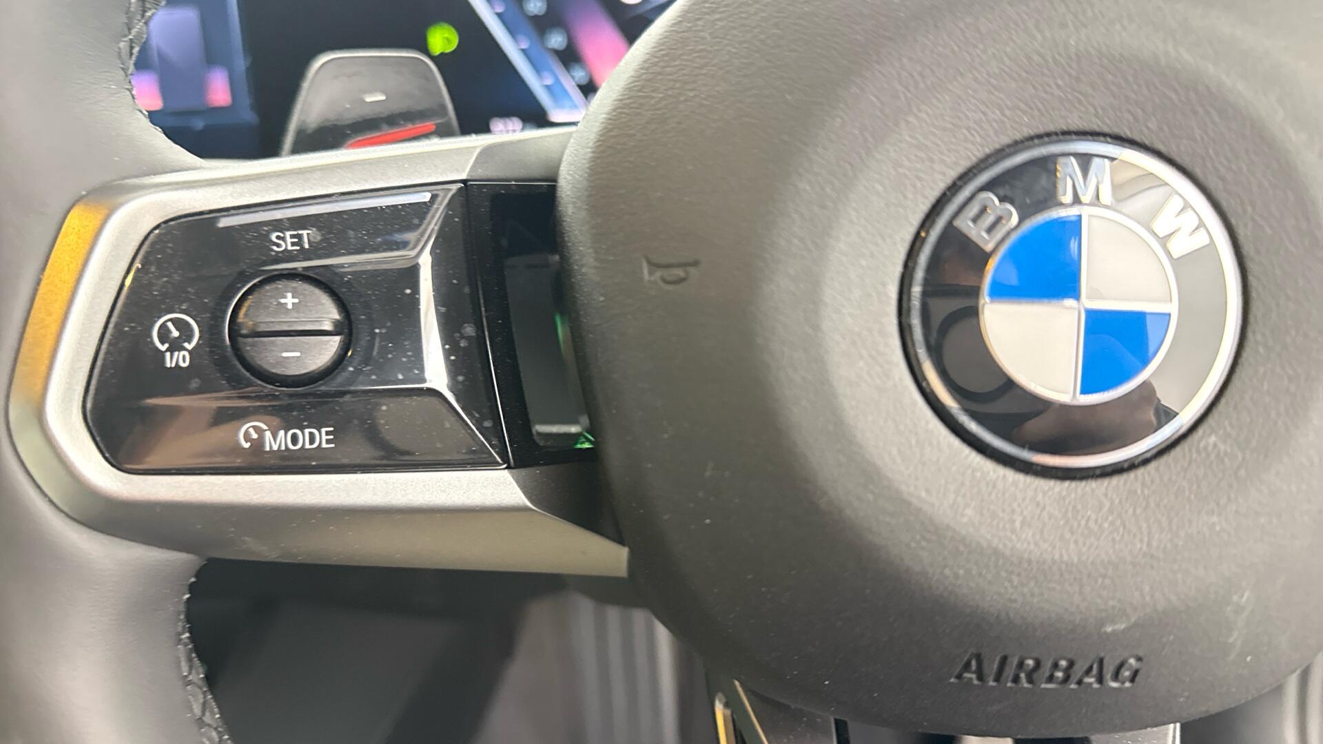 BMW 5 Series view 17