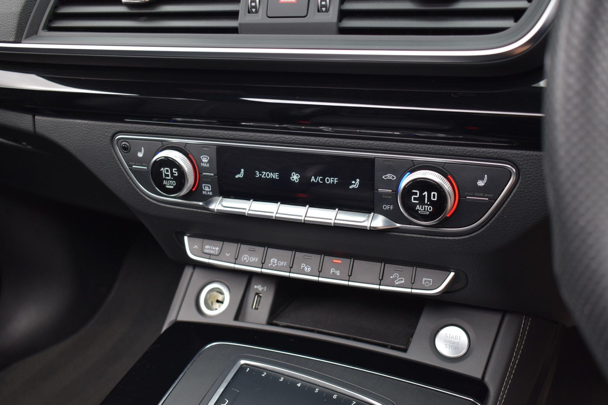 Audi Q5 view 16