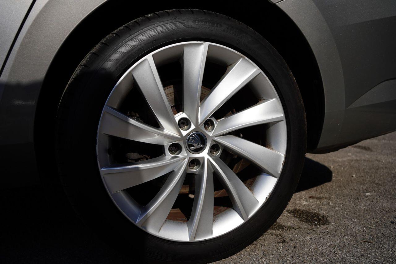 Skoda Superb view 24