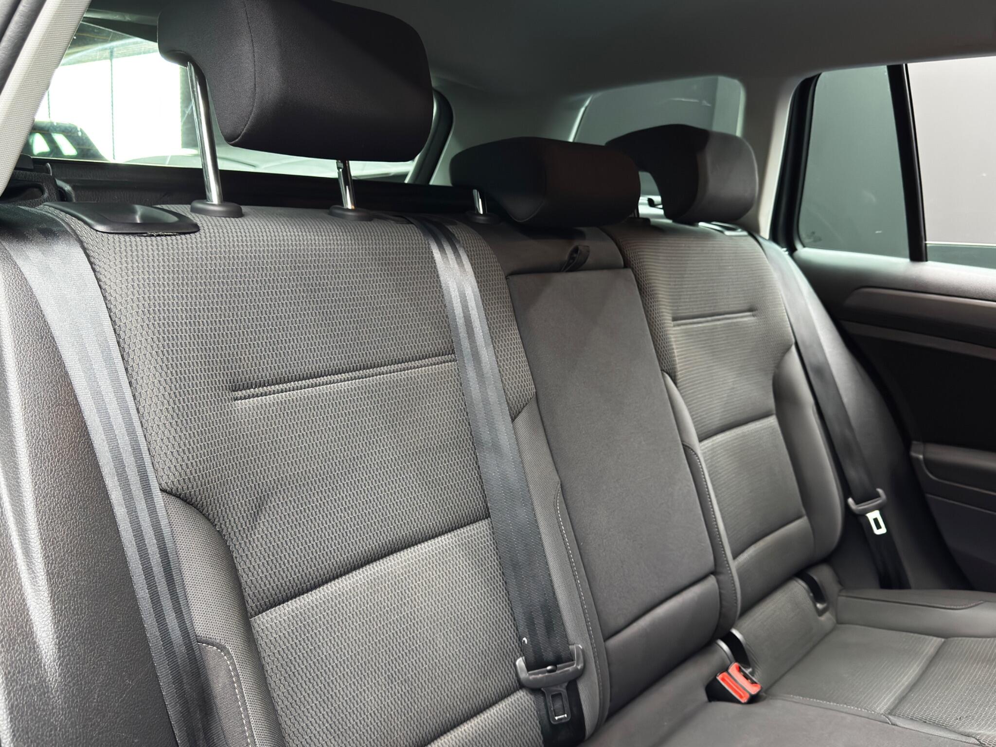 Volkswagen Golf view 14