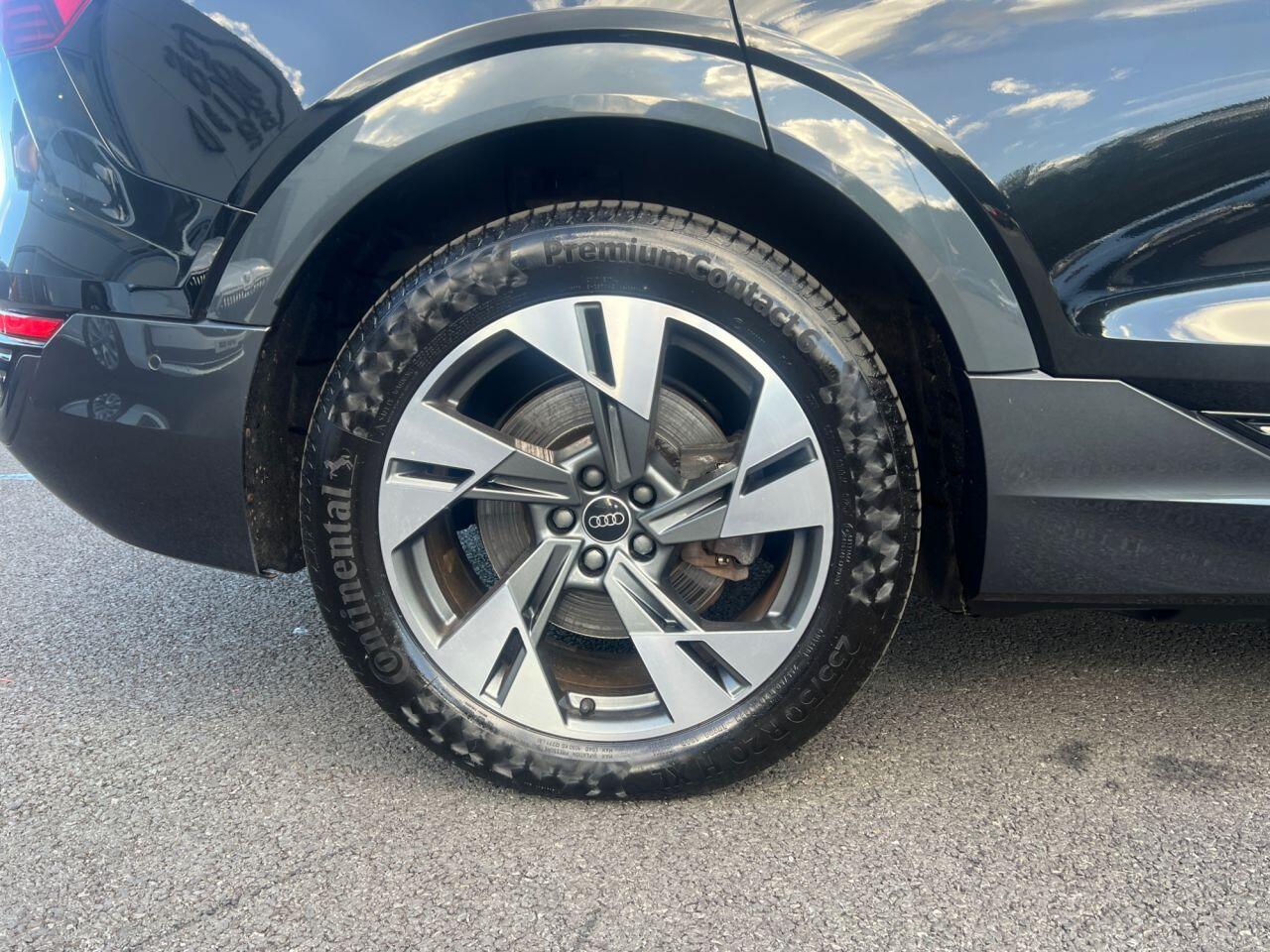 Audi Q8 E-Tron view 31
