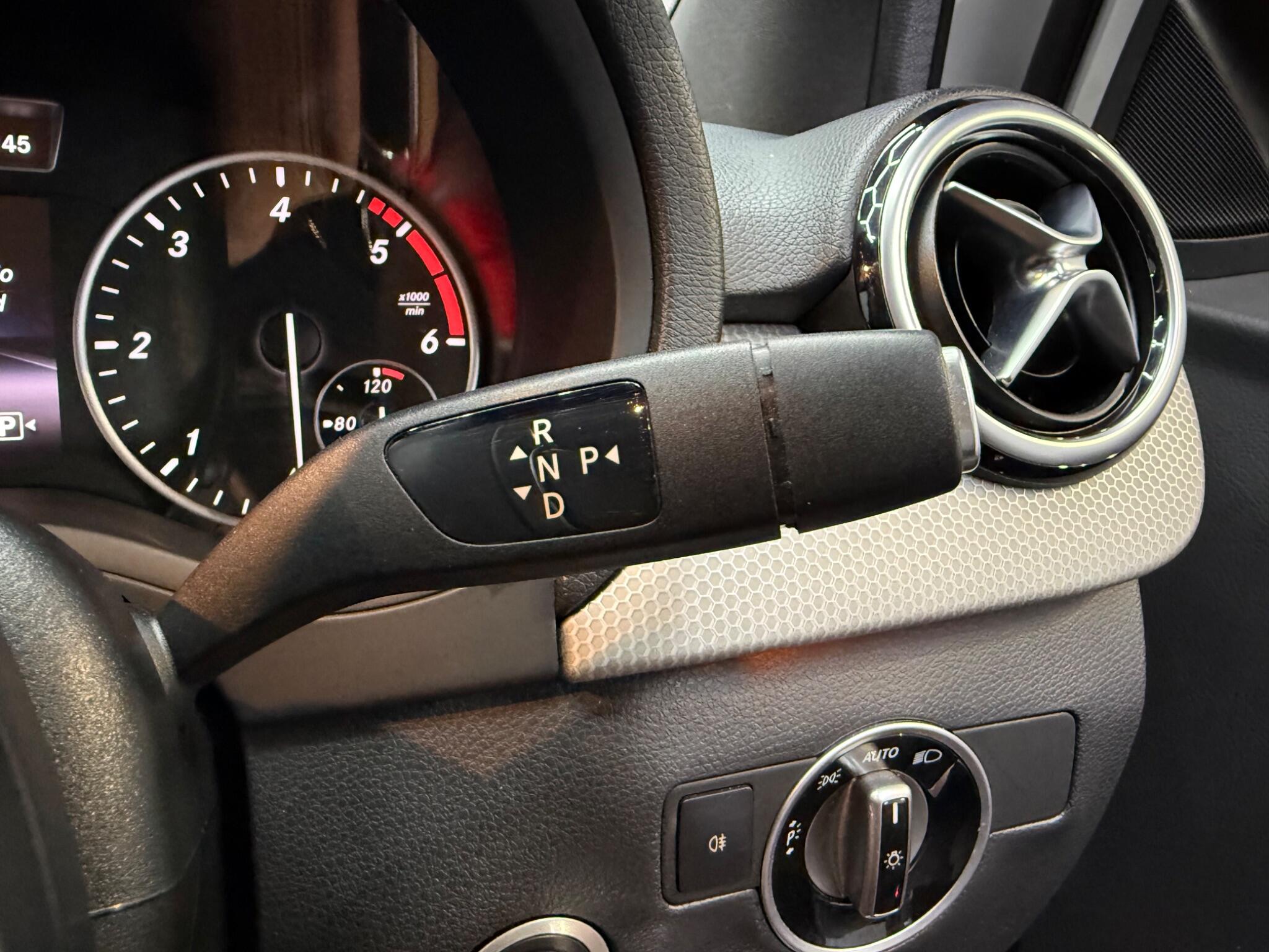 Mercedes-Benz B Class view 18