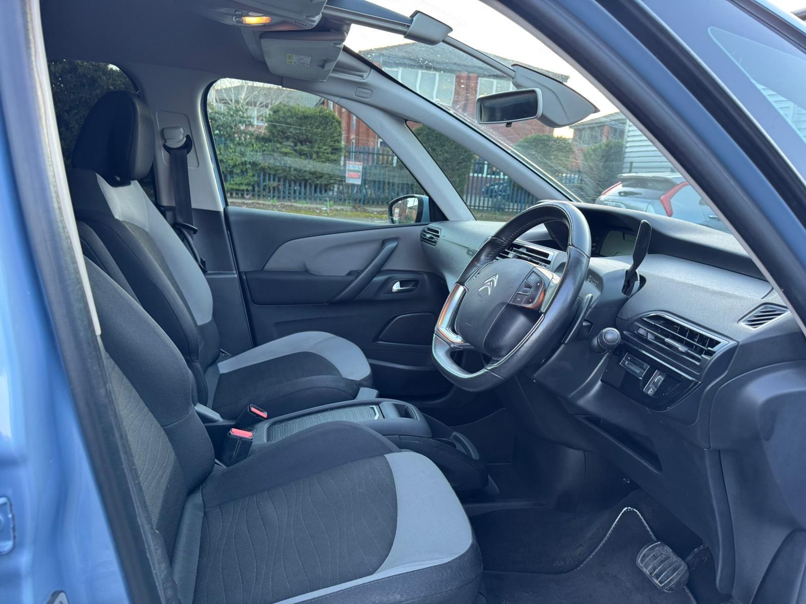 Citroen Grand C4 Picasso view 14