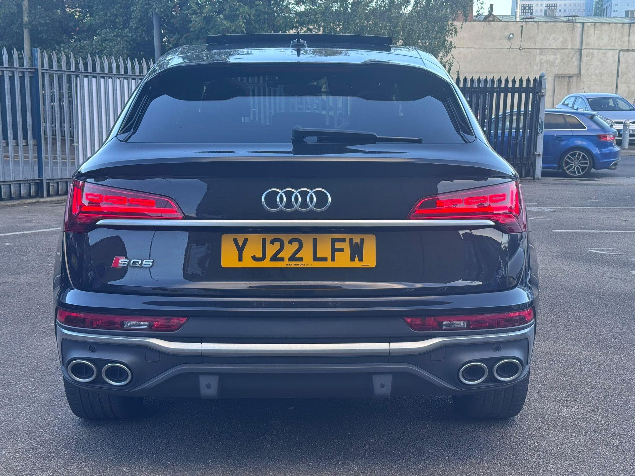 Audi SQ5 view 11