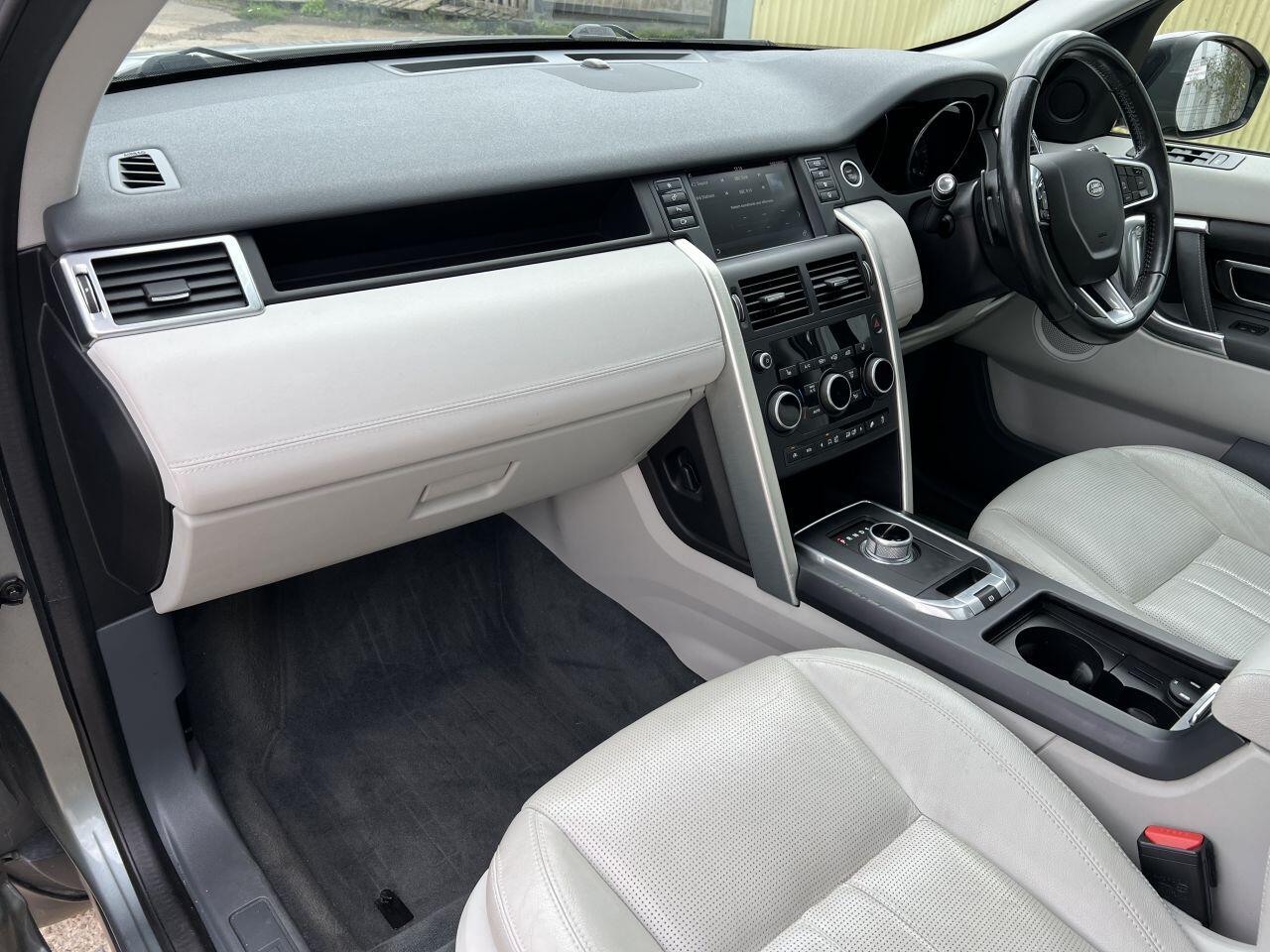 Land Rover Discovery Sport view 29