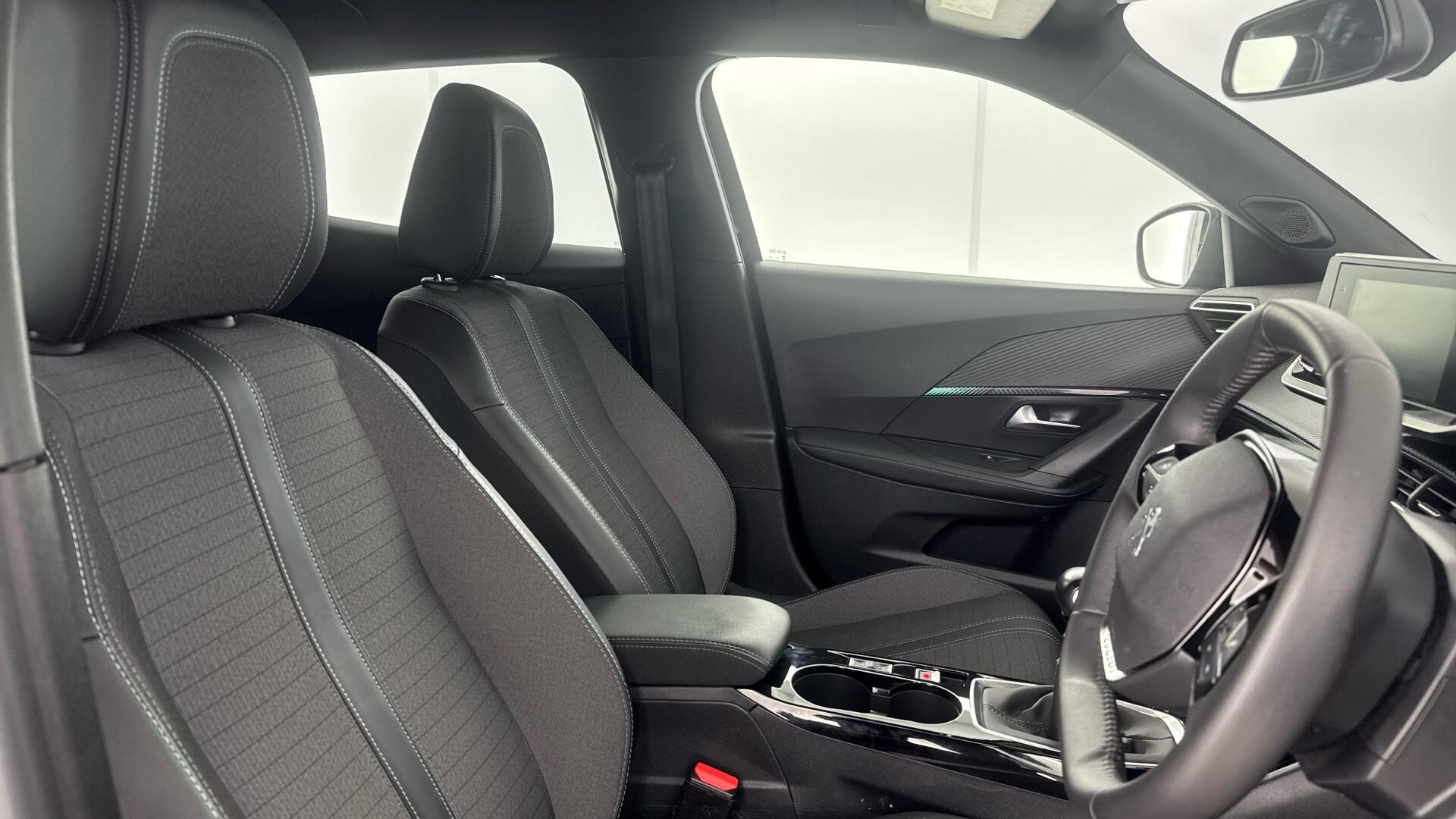 Peugeot 2008 view 16