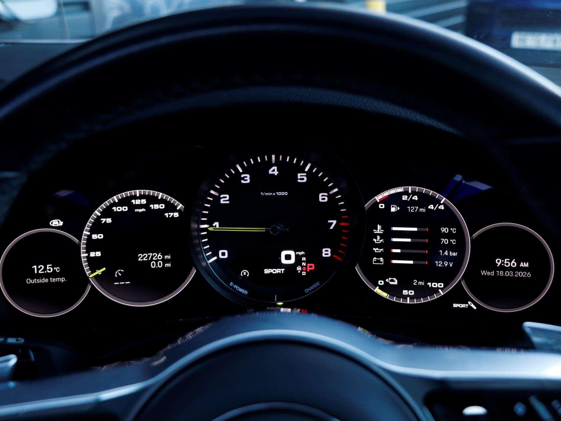 Porsche Cayenne view 12
